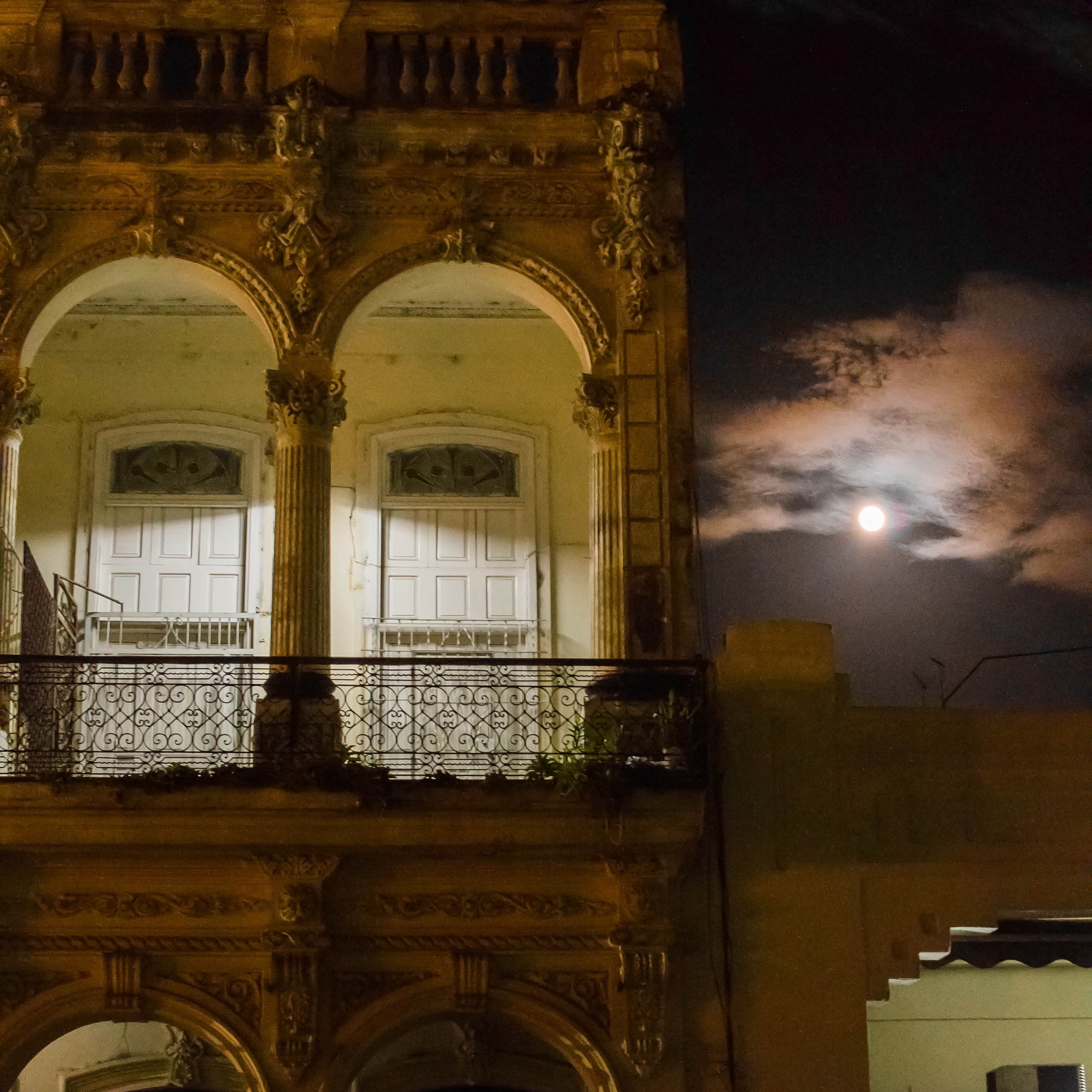 Sigma 30mm F1.4 EX DC HSM sample photo. Moon in havana photography