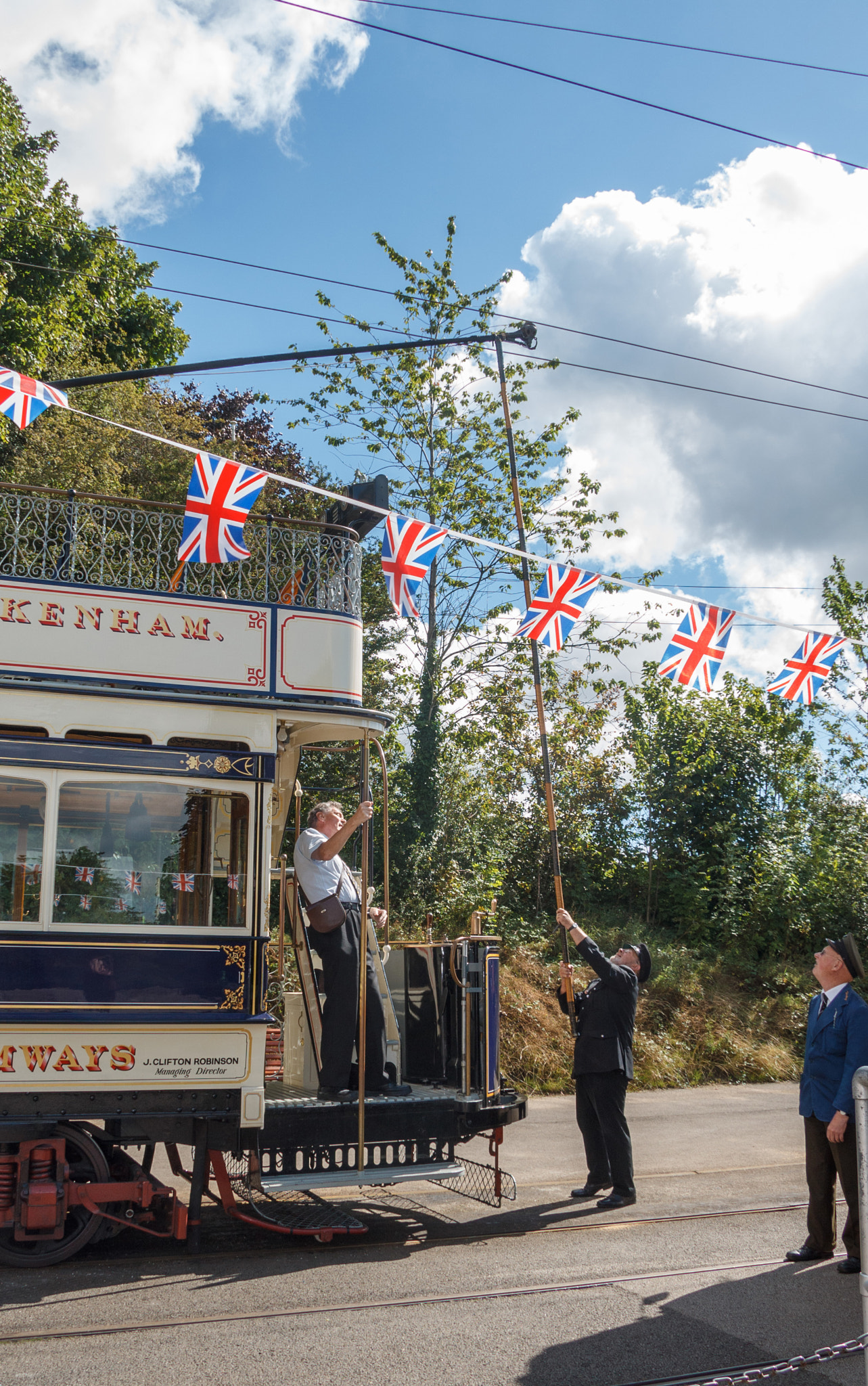 Canon EF-S 17-85mm F4-5.6 IS USM sample photo. Pickup connection of london united electric tramcar photography