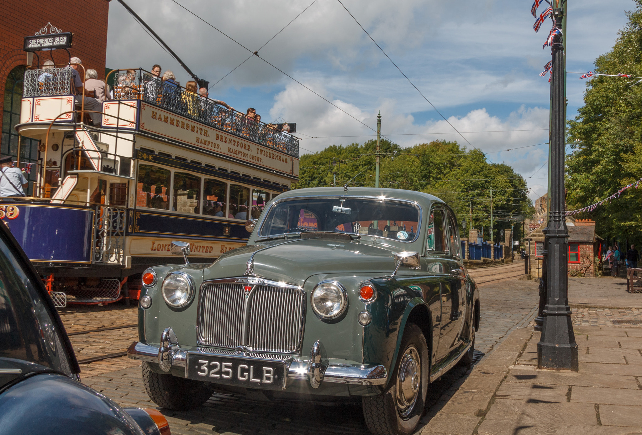 Canon EF-S 17-85mm F4-5.6 IS USM sample photo. 1901 london tramcar and 1963 rover photography