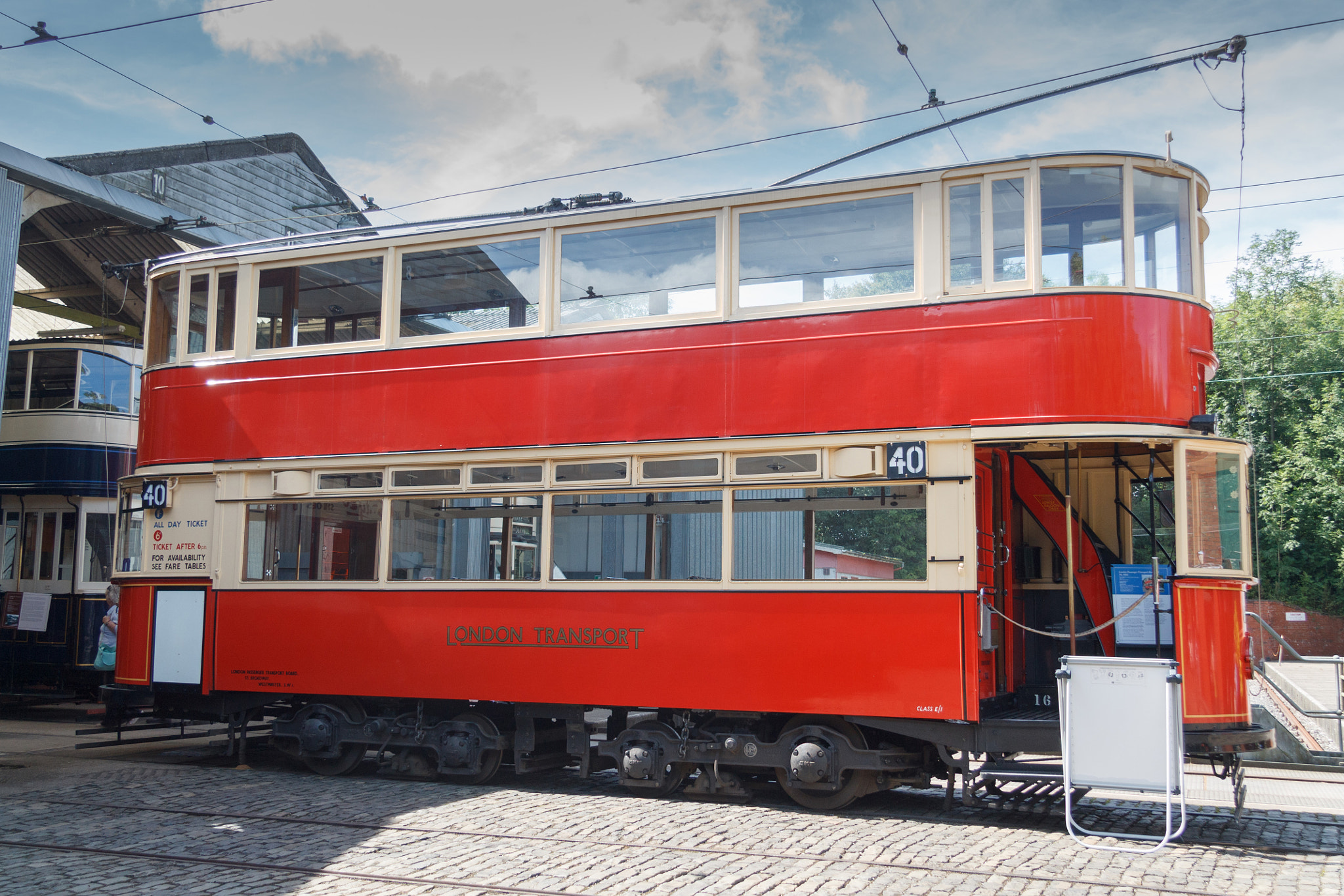 Canon EF-S 17-85mm F4-5.6 IS USM sample photo. 1922 london transport tramcar photography