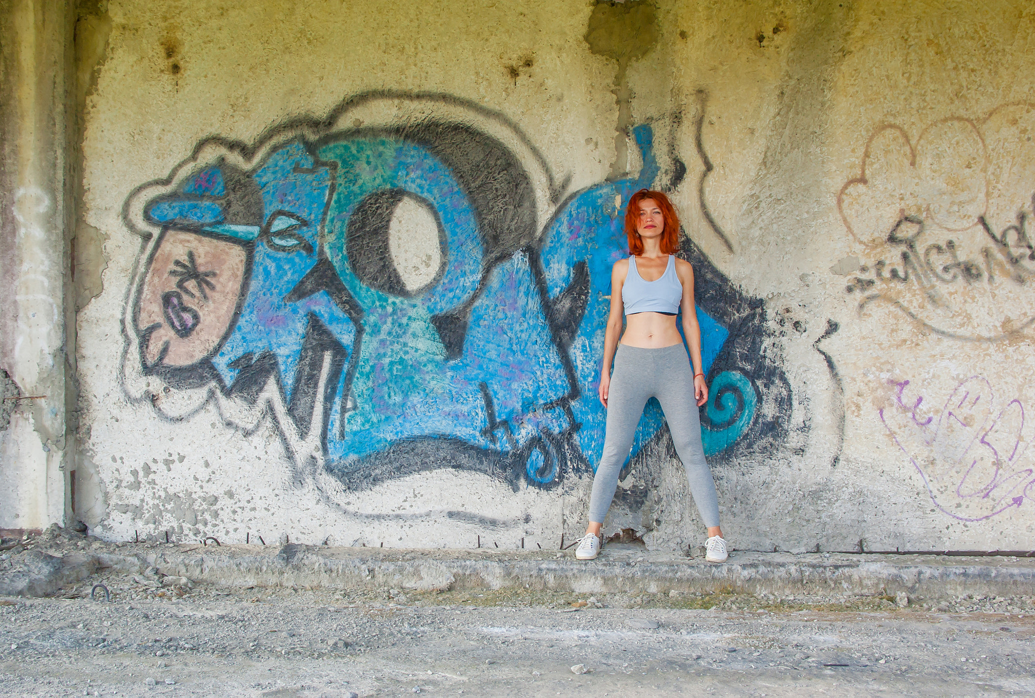 Pentax K200D sample photo. Fitness girl on the background wall with graffiti by an unknown photography