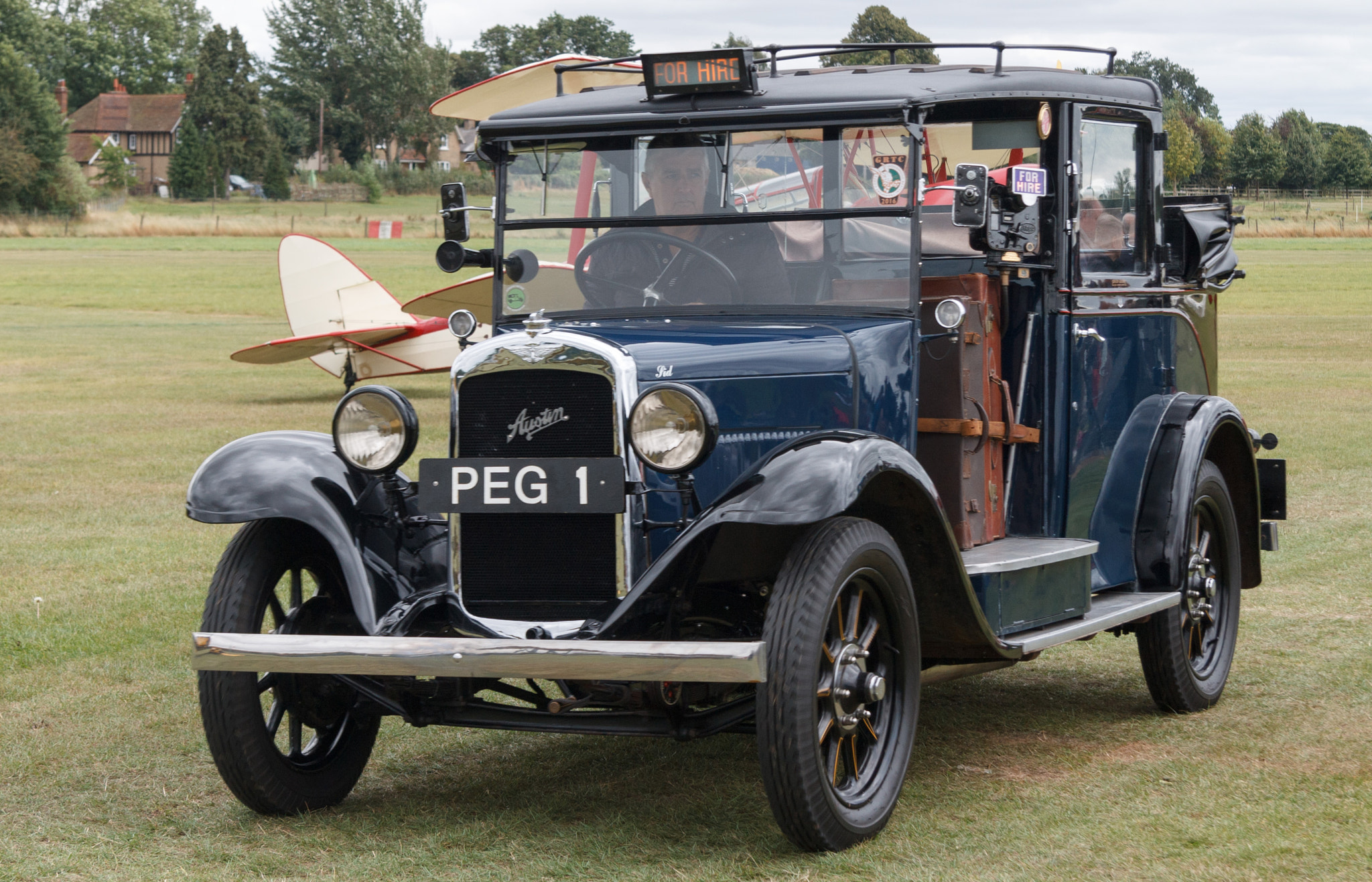 Canon EF-S 17-85mm F4-5.6 IS USM sample photo. 1937 austin low loading london taxi photography