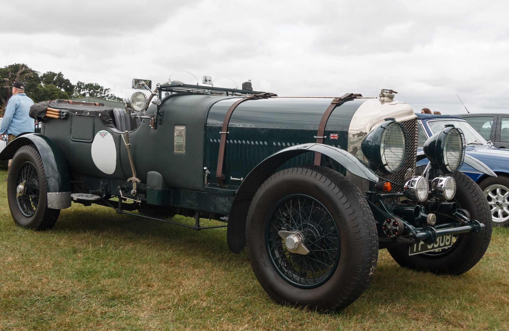 Canon EF-S 17-85mm F4-5.6 IS USM sample photo. Racing bentley photography