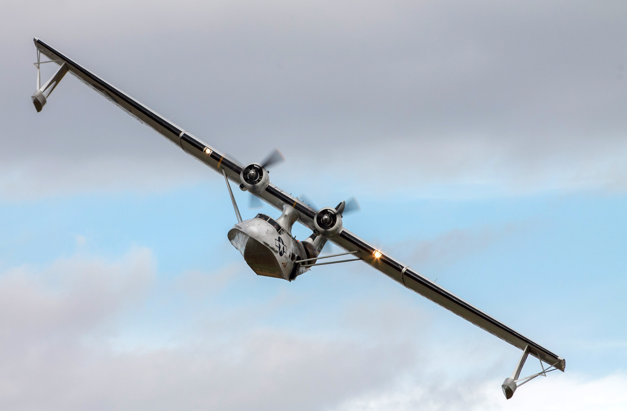 Canon EF 70-300mm F4-5.6 IS USM sample photo. Catalina floats down head on photography