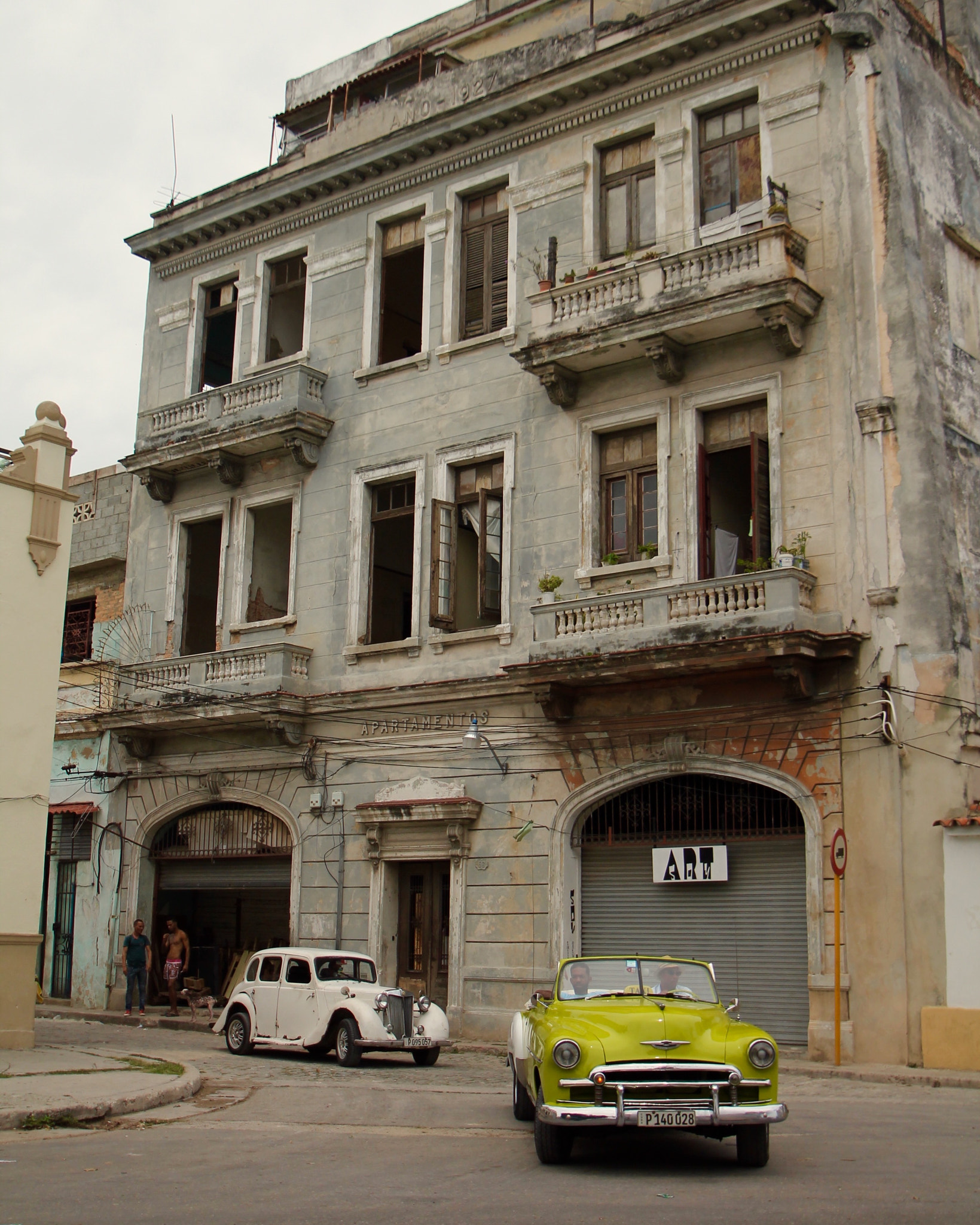 Canon 10-24mm sample photo. Old cars in havana photography