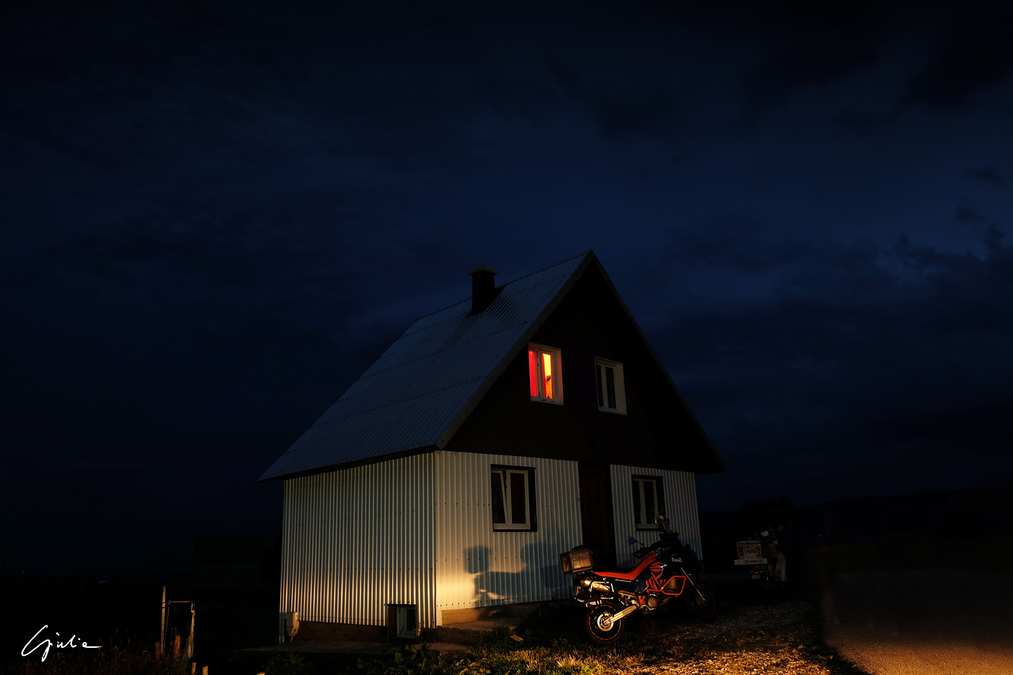 Fujifilm X-E2 + Fujifilm XF 18mm F2 R sample photo. The house - 1 photography