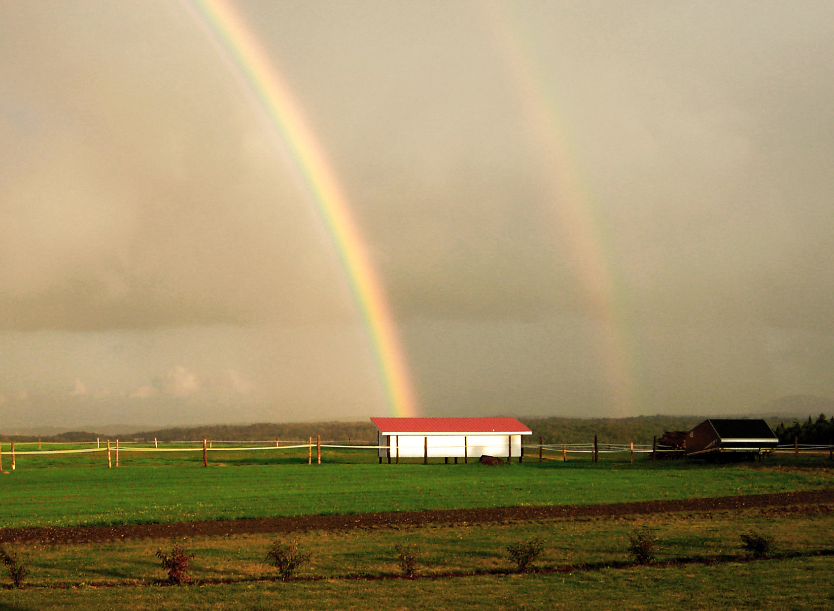 Sony DSC-P73 sample photo. Arc en ciel rainbow photography