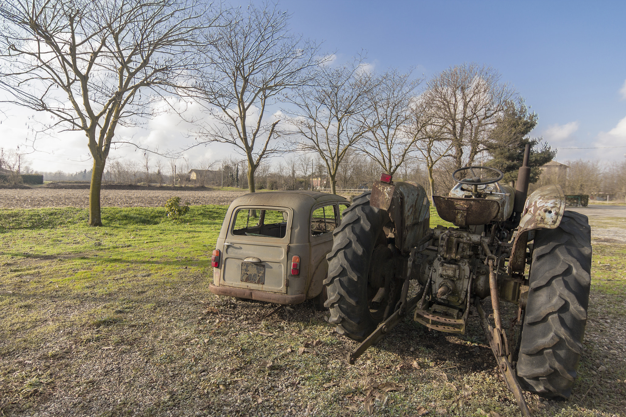Tokina AT-X Pro 12-24mm F4 (IF) DX sample photo. Rusty old car and tractor photography