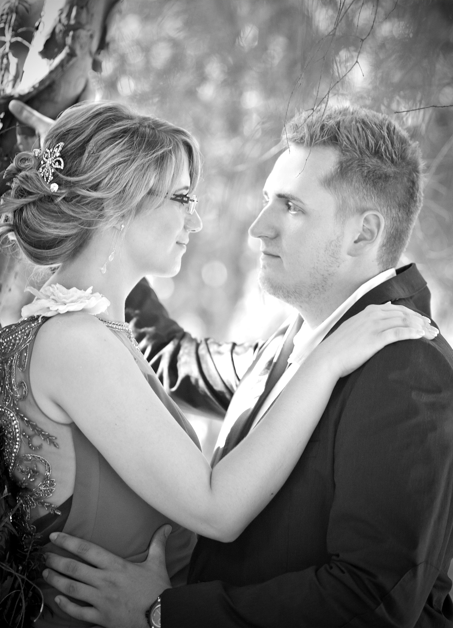 Canon EF 200mm F2.8L II USM sample photo. Love couple photography