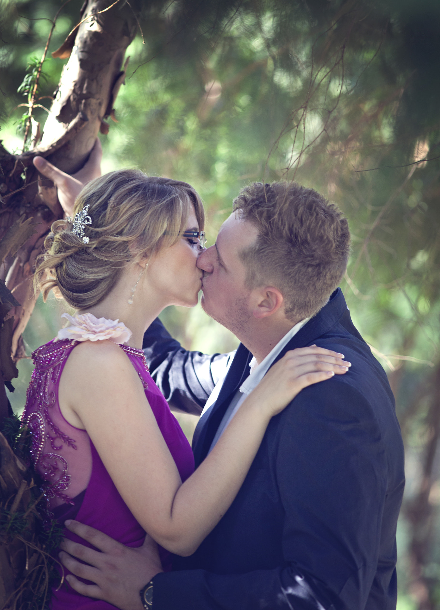 Canon EF 200mm F2.8L II USM sample photo. Love couple photography