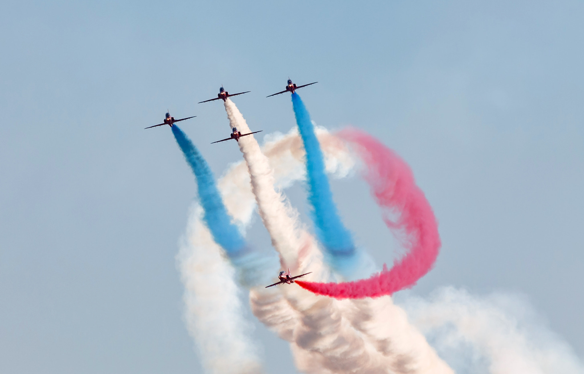 Canon EF 70-300mm F4-5.6 IS USM sample photo. Red arrows smoke photography