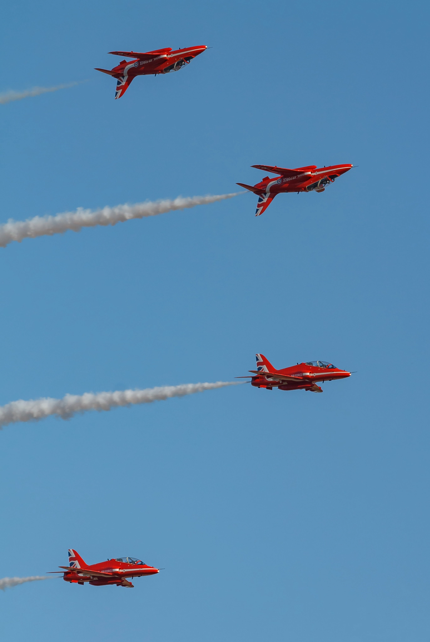 Canon EF 70-300mm F4-5.6 IS USM sample photo. Red arrows mirror photography