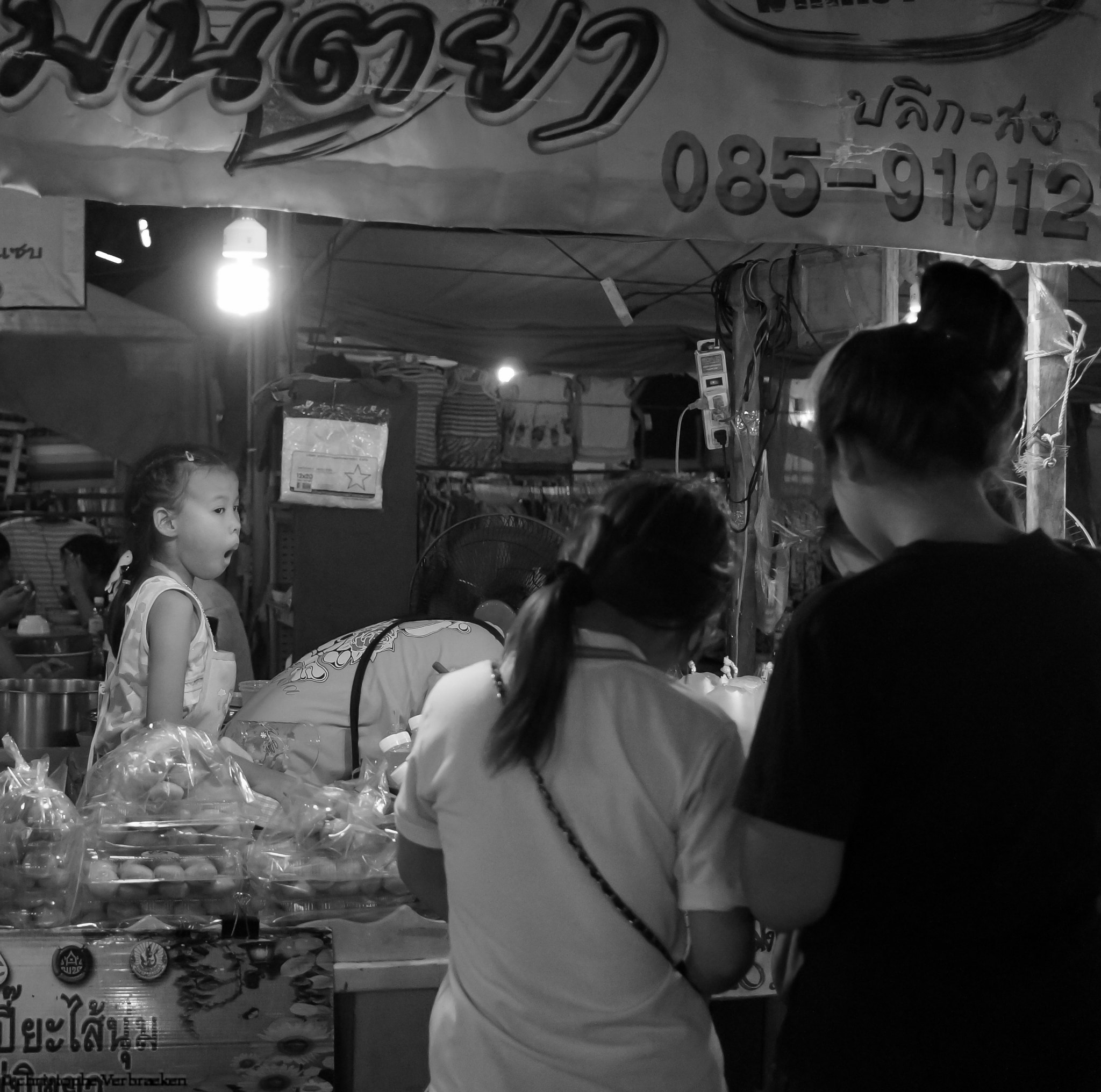 Sony Alpha NEX-5R + Sigma 30mm F2.8 EX DN sample photo. Little thai girl photography