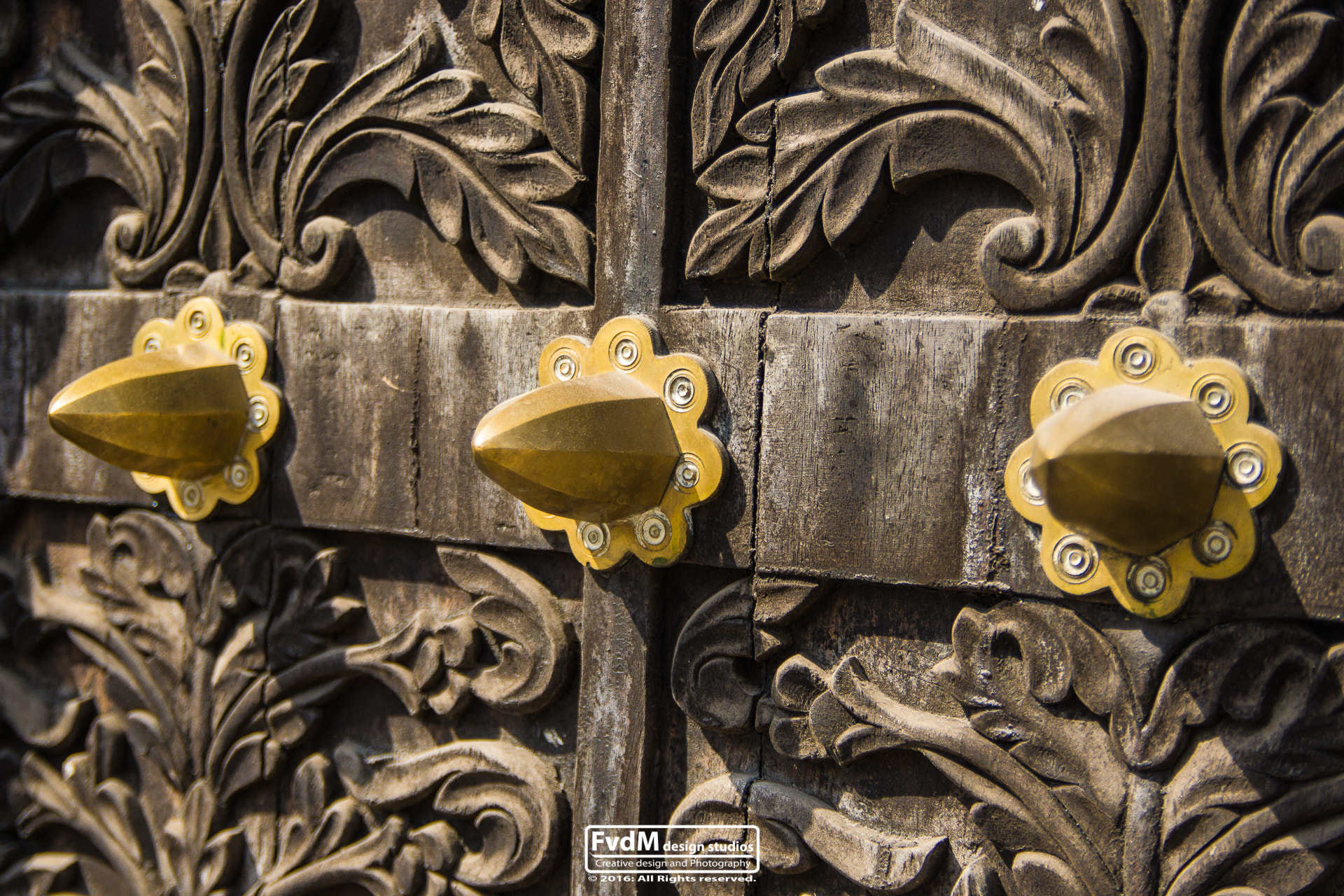 Sony SLT-A77 sample photo. The doors of zanzibar... photography