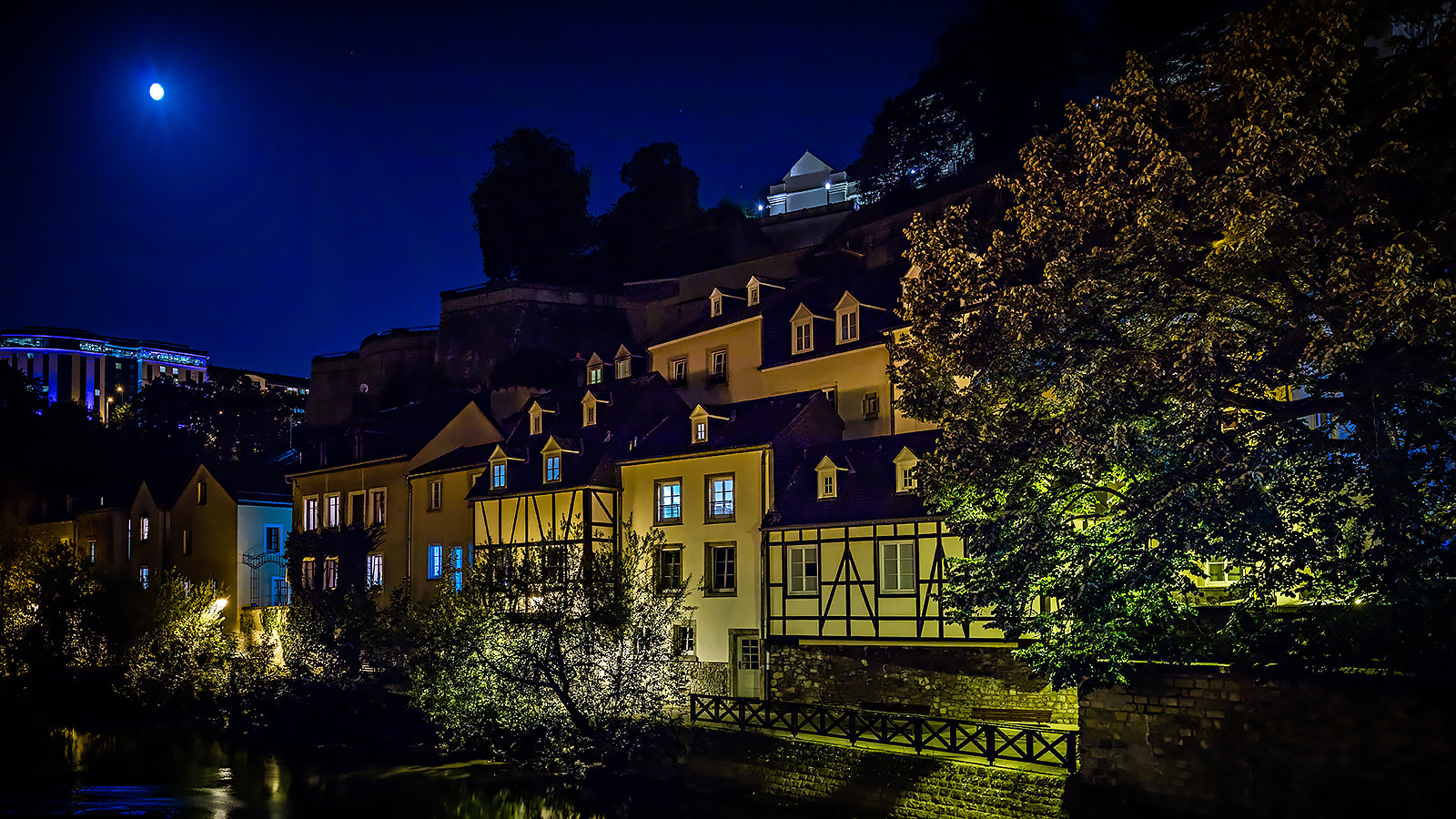 Canon EOS 5DS sample photo. Luxembourg grund by night photography