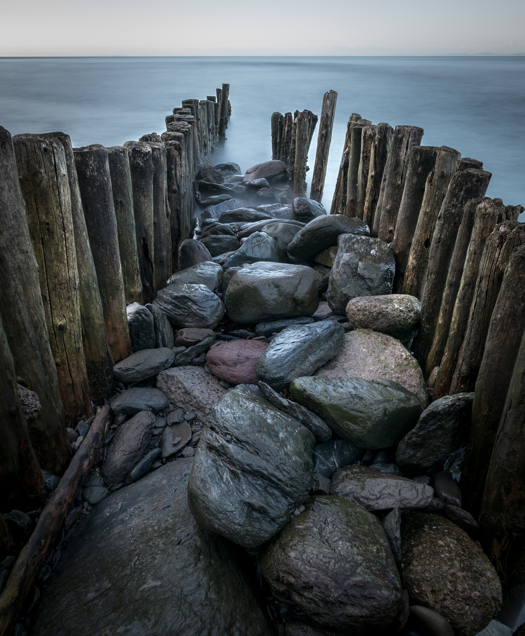 Fujifilm X-M1 + Fujifilm XF 14mm F2.8 R sample photo. Old pilings at lynmouth photography