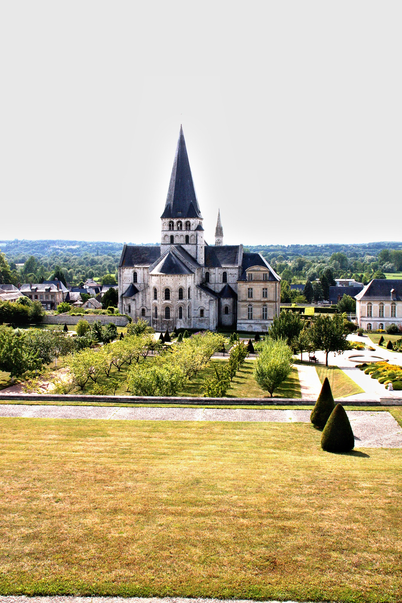Canon EF-S 18-200mm F3.5-5.6 IS sample photo. St martin de boscherville photography