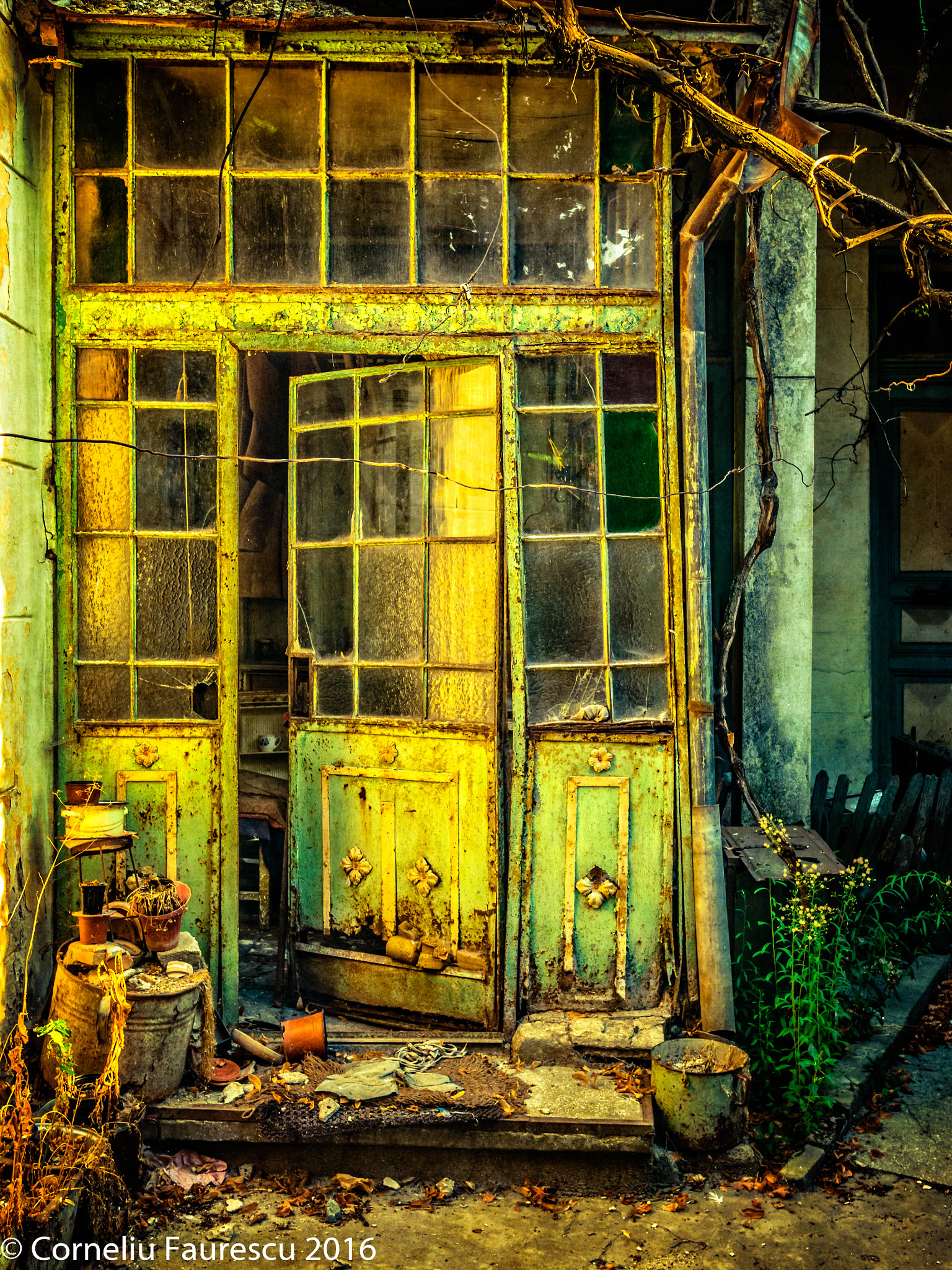 Panasonic Lumix DMC-G5 + Panasonic Lumix G 20mm F1.7 ASPH sample photo. Abandoned house photography