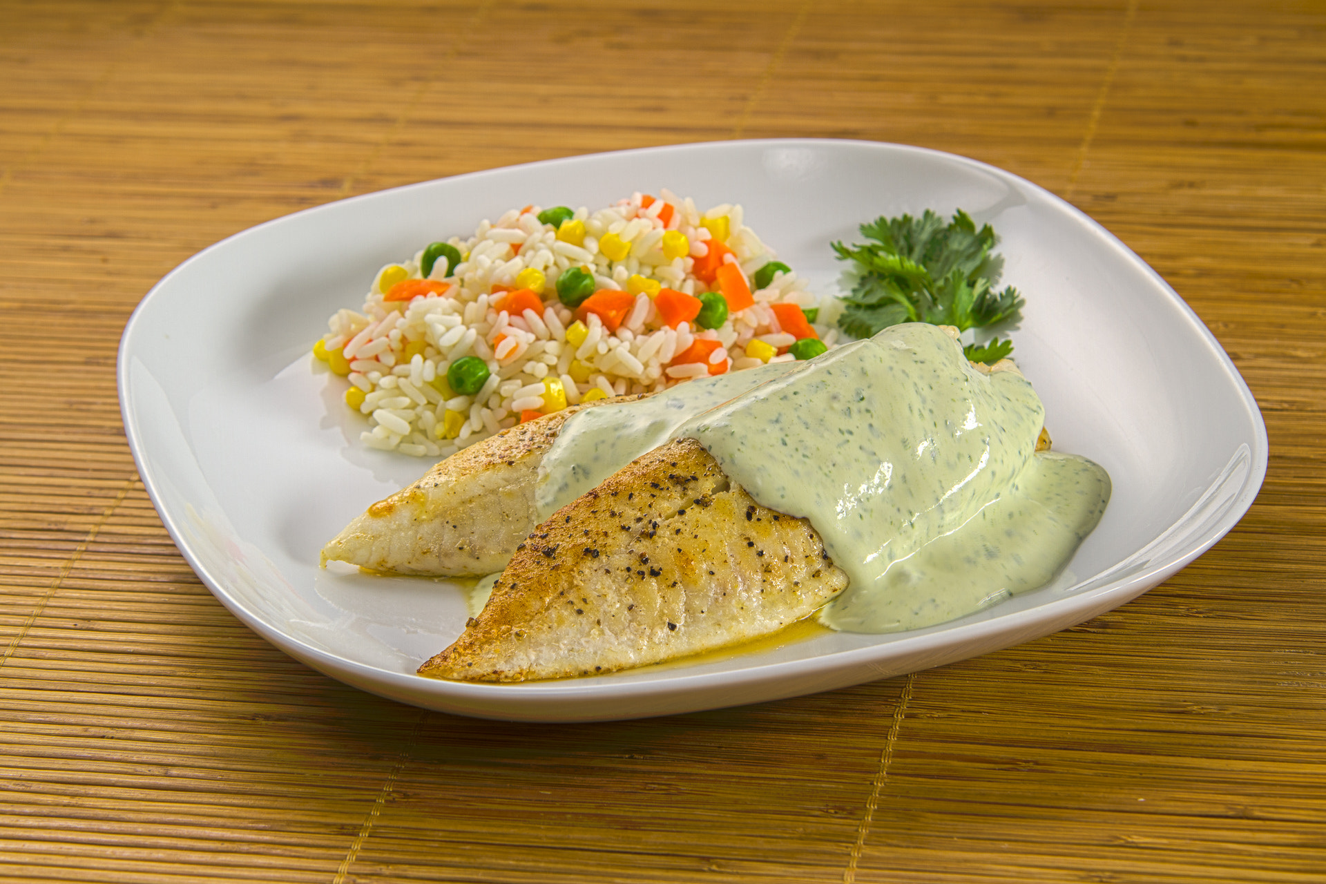 Sigma APO 50-150mm f/2.8 [II] EX DC HSM sample photo. Pescado con arroz photography