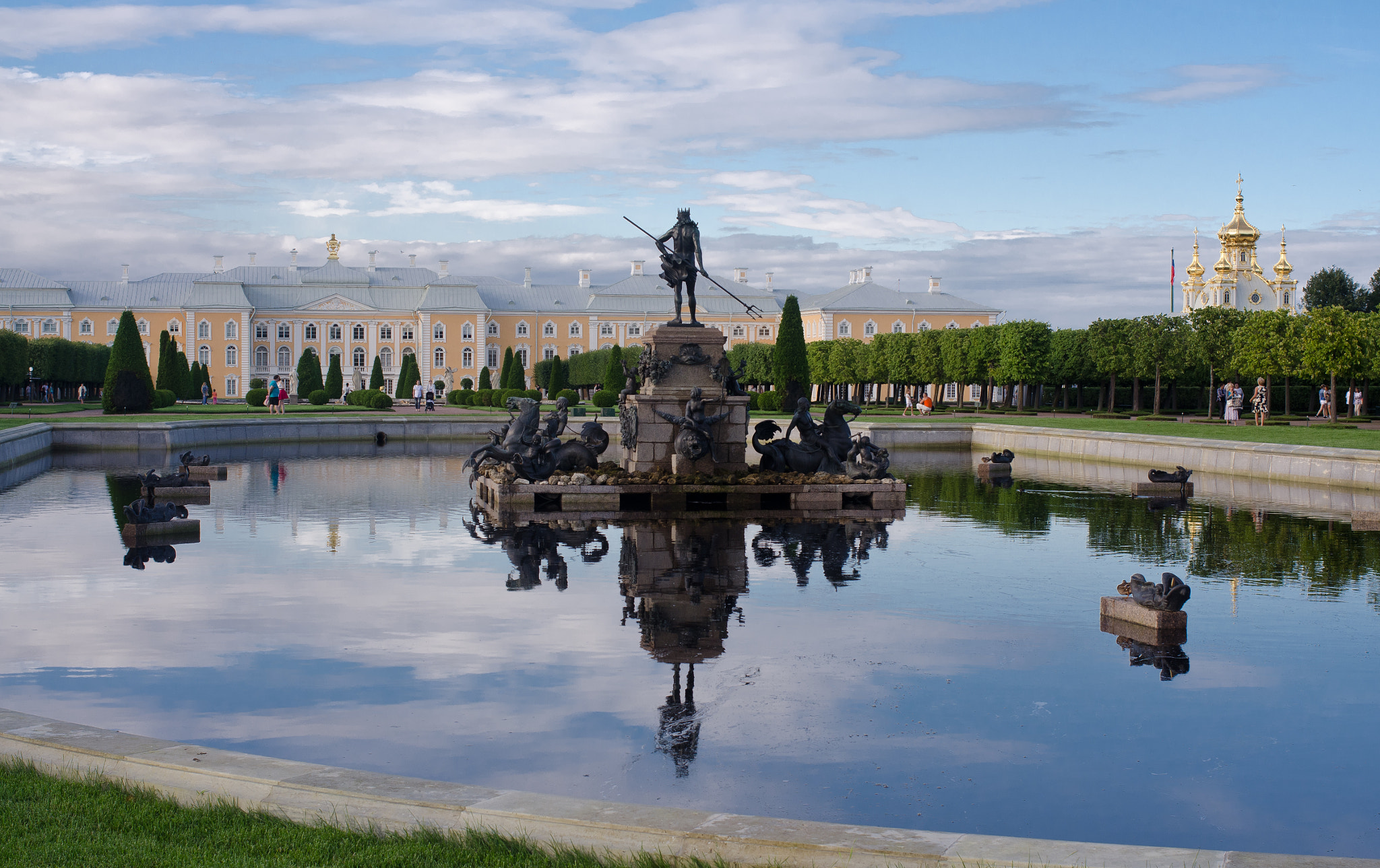 Nikon D7000 + Nikon AF Nikkor 35mm F2D sample photo. Evening in peterhof photography