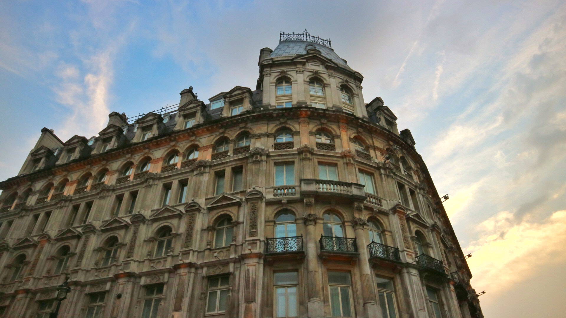 Canon EOS M3 + Canon EF-M 15-45mm F3.5-6.3 IS STM sample photo. Horizon @ leicester square, london photography