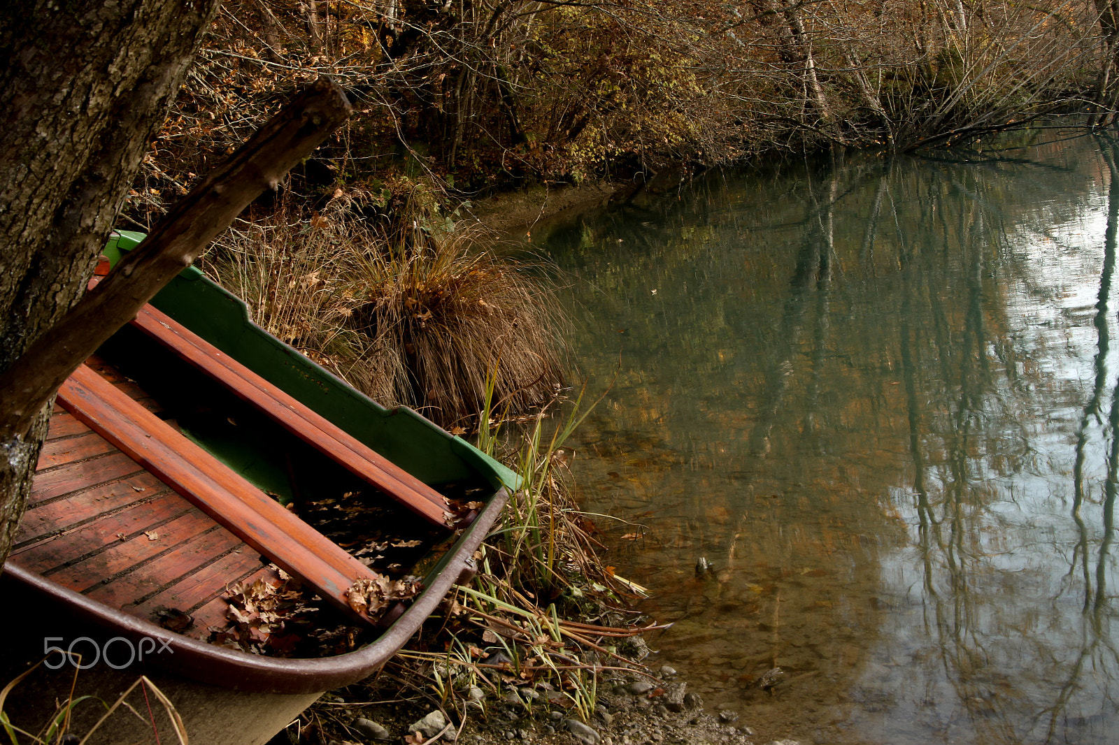 Canon EOS 500D (EOS Rebel T1i / EOS Kiss X3) sample photo. Abandoned boat by the river side photography