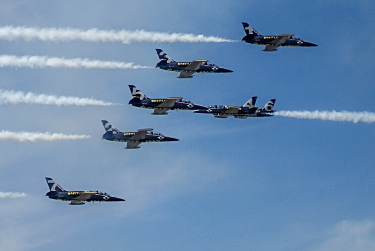 Minolta AF 70-210mm F4 Macro sample photo. Breitling jet team photography