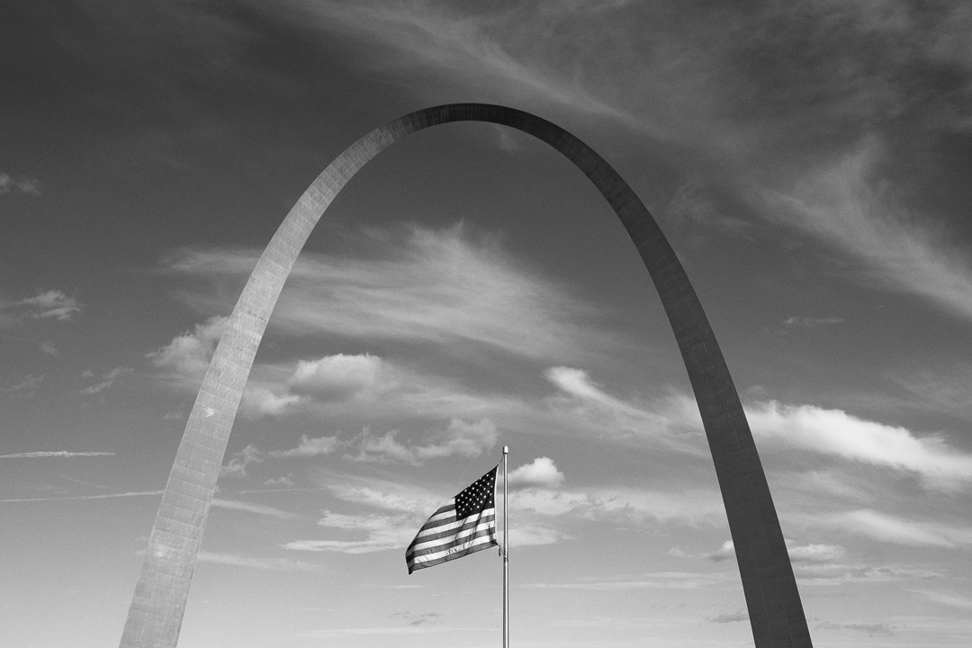 Canon EOS 600D (Rebel EOS T3i / EOS Kiss X5) + Sigma 18-250mm F3.5-6.3 DC OS HSM sample photo. The gateway arch in st. louis, missouri photography