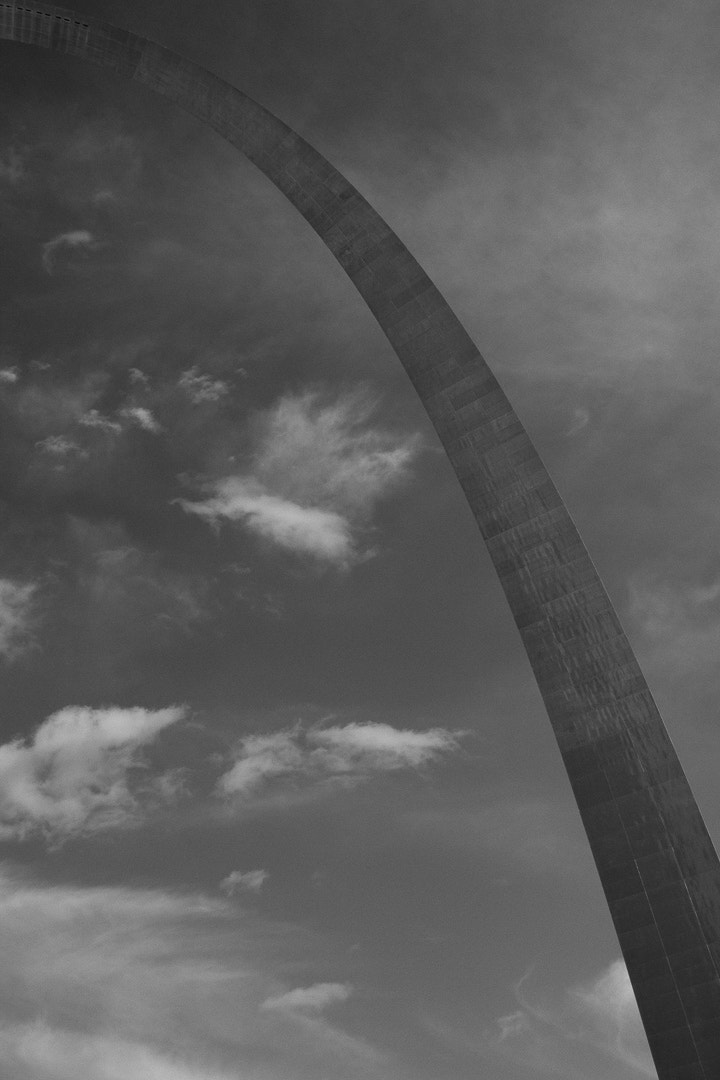 Canon EOS 600D (Rebel EOS T3i / EOS Kiss X5) + Sigma 18-250mm F3.5-6.3 DC OS HSM sample photo. The gateway arch in st. louis, missouri photography