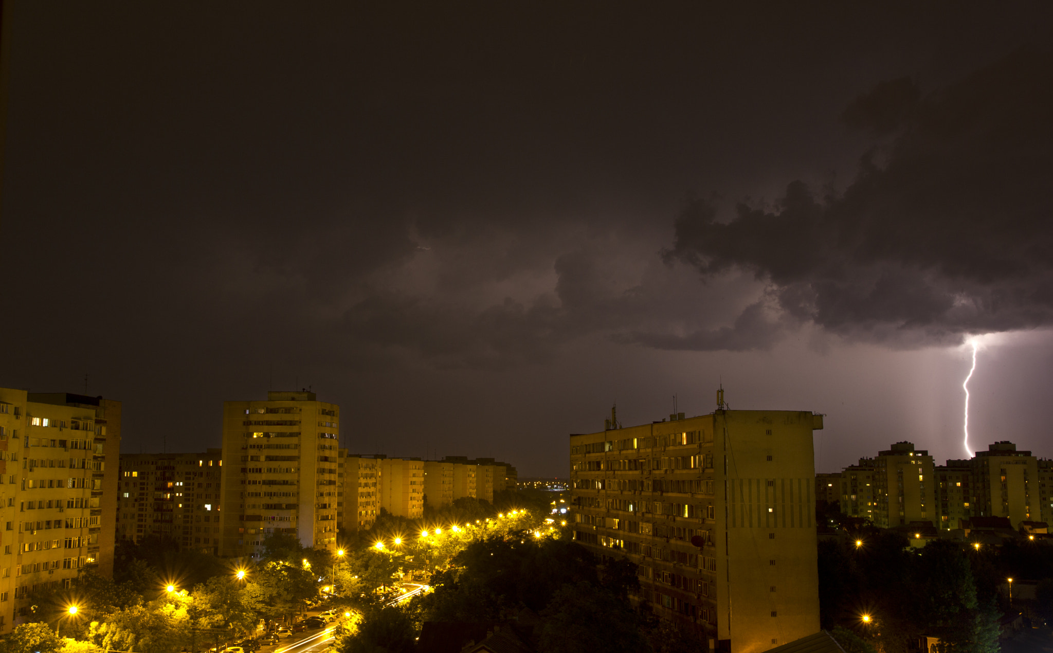 Canon EF-S 55-250mm F4-5.6 IS STM sample photo. Lightning photography