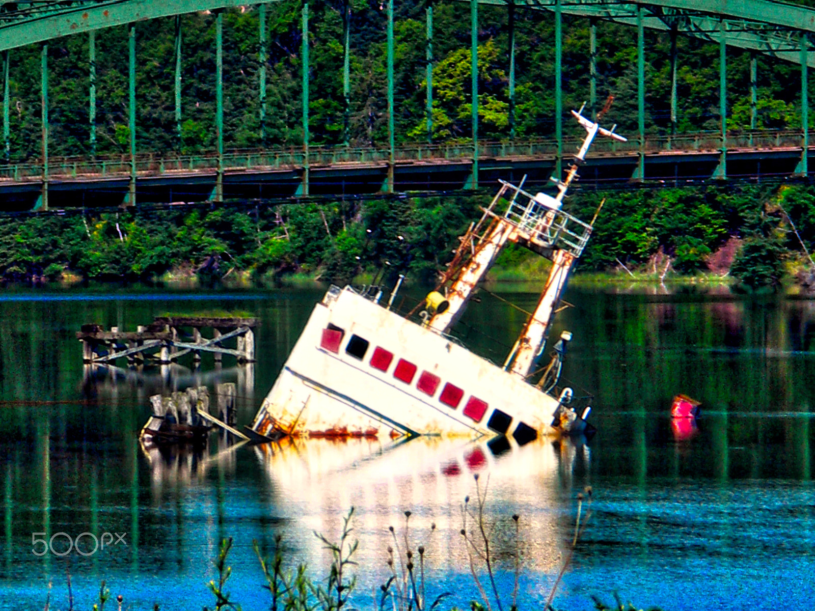 KONICA MINOLTA DiMAGE A200 sample photo. Bad day on the river photography