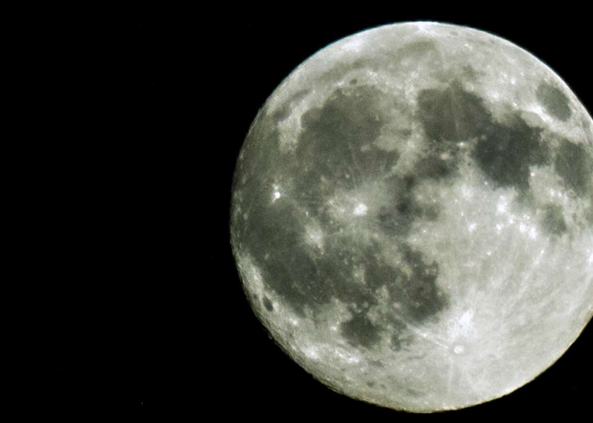 Canon EF 70-300mm F4-5.6 IS USM sample photo. The moon prior to the harvest moon photography
