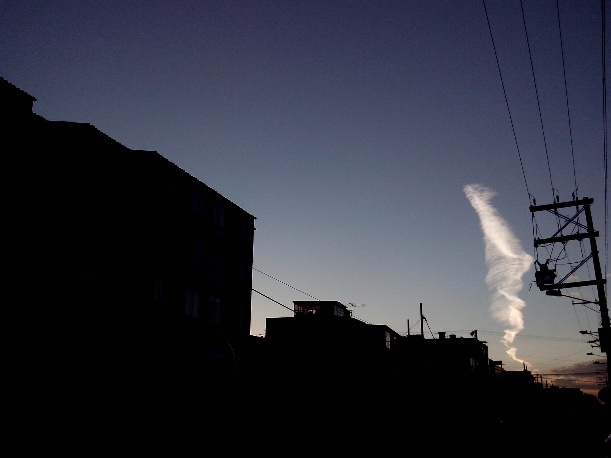 Motorola RAZR D3 sample photo. Una nube agitada! photography