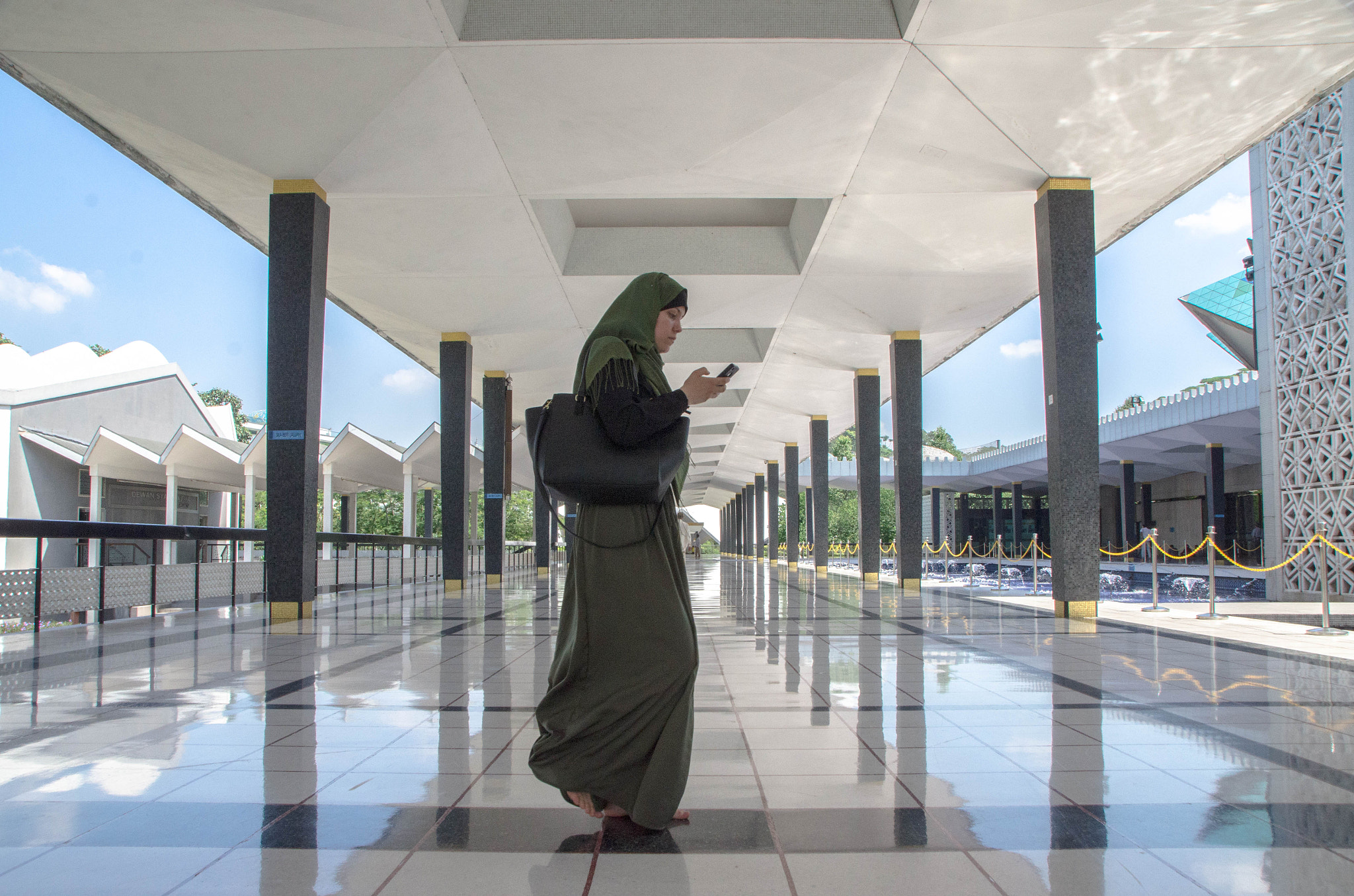 Nikon D7000 + Nikon PC-E Nikkor 24mm F3.5D ED Tilt-Shift sample photo. Mosque photography