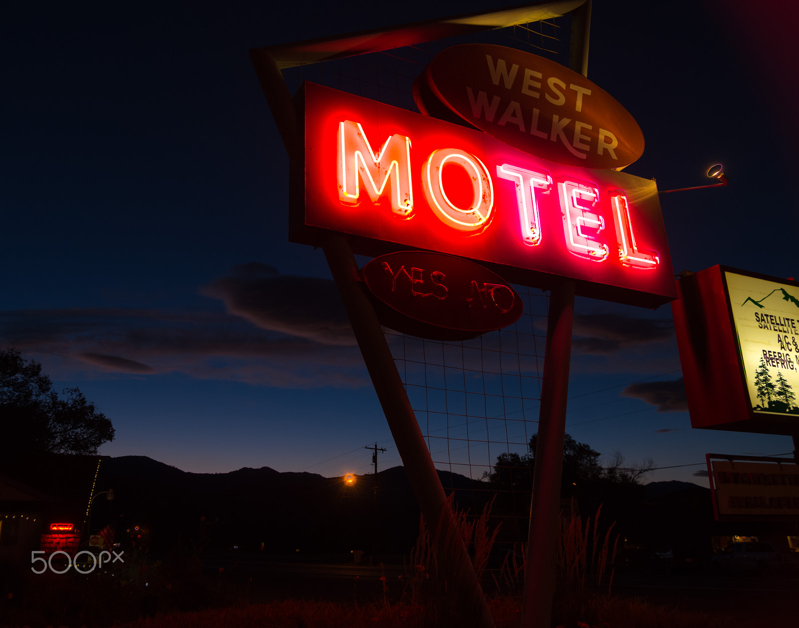 Pentax K-50 sample photo. West walker motel photography