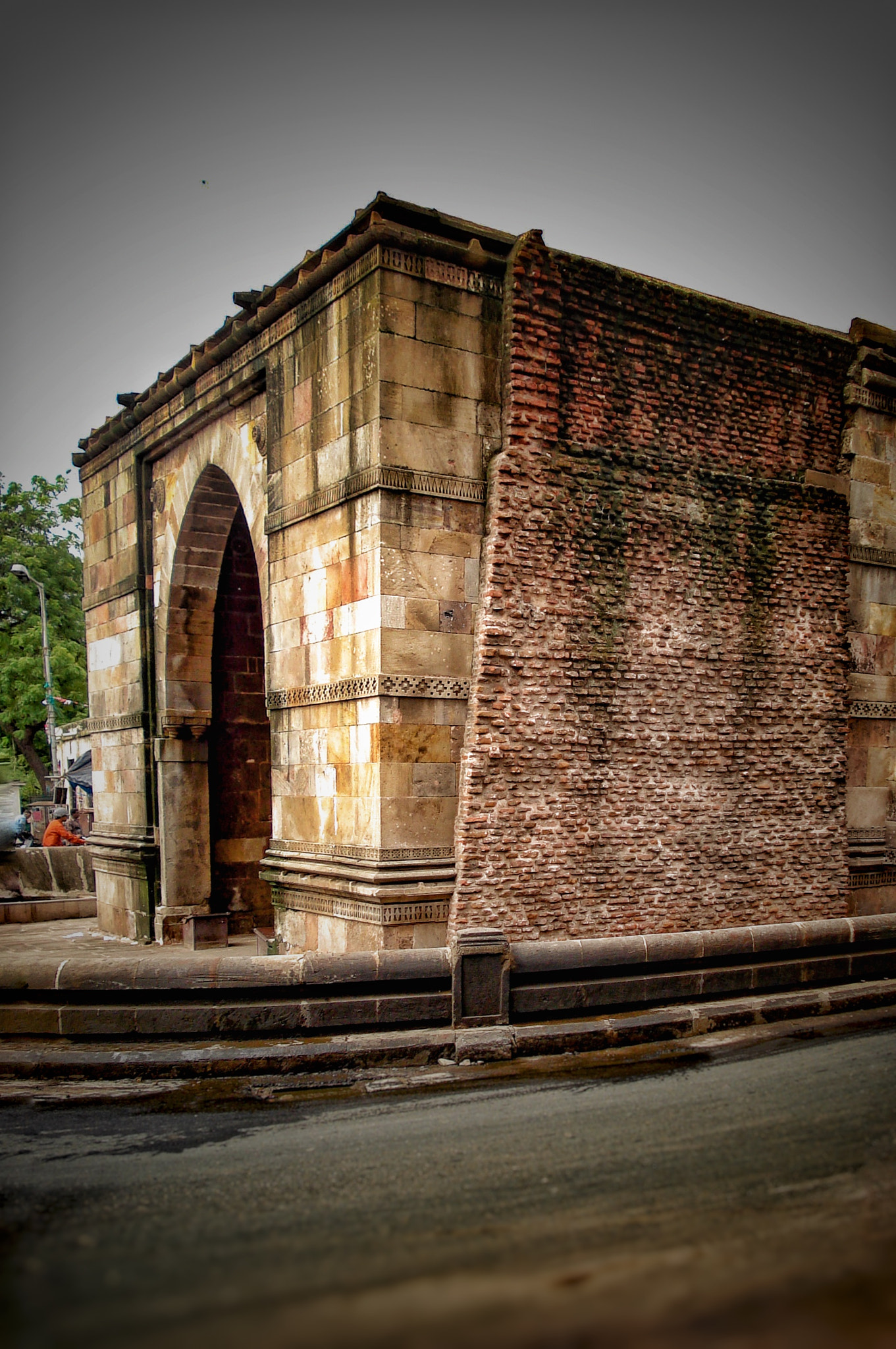 Sony DSC-W50 sample photo. 14th century raipur darwaja (gate) photography