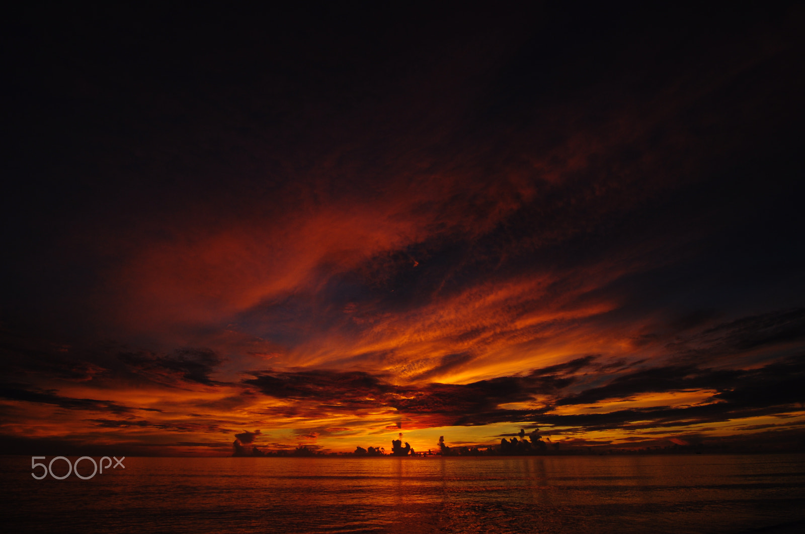 Nikon D90 + Tokina AT-X Pro 11-16mm F2.8 DX sample photo. Sunrise on the beach photography