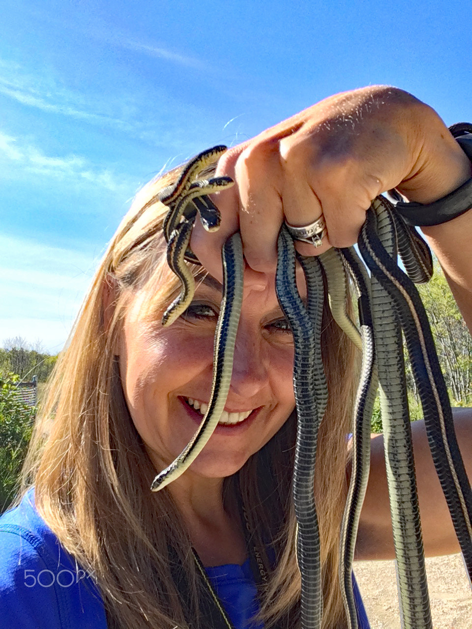 iPhone SE front camera 2.15mm f/2.4 sample photo. Snake selfie photography