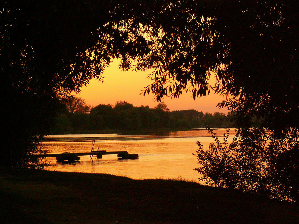 KONICA MINOLTA DiMAGE Z3 sample photo. Quite sunset photography