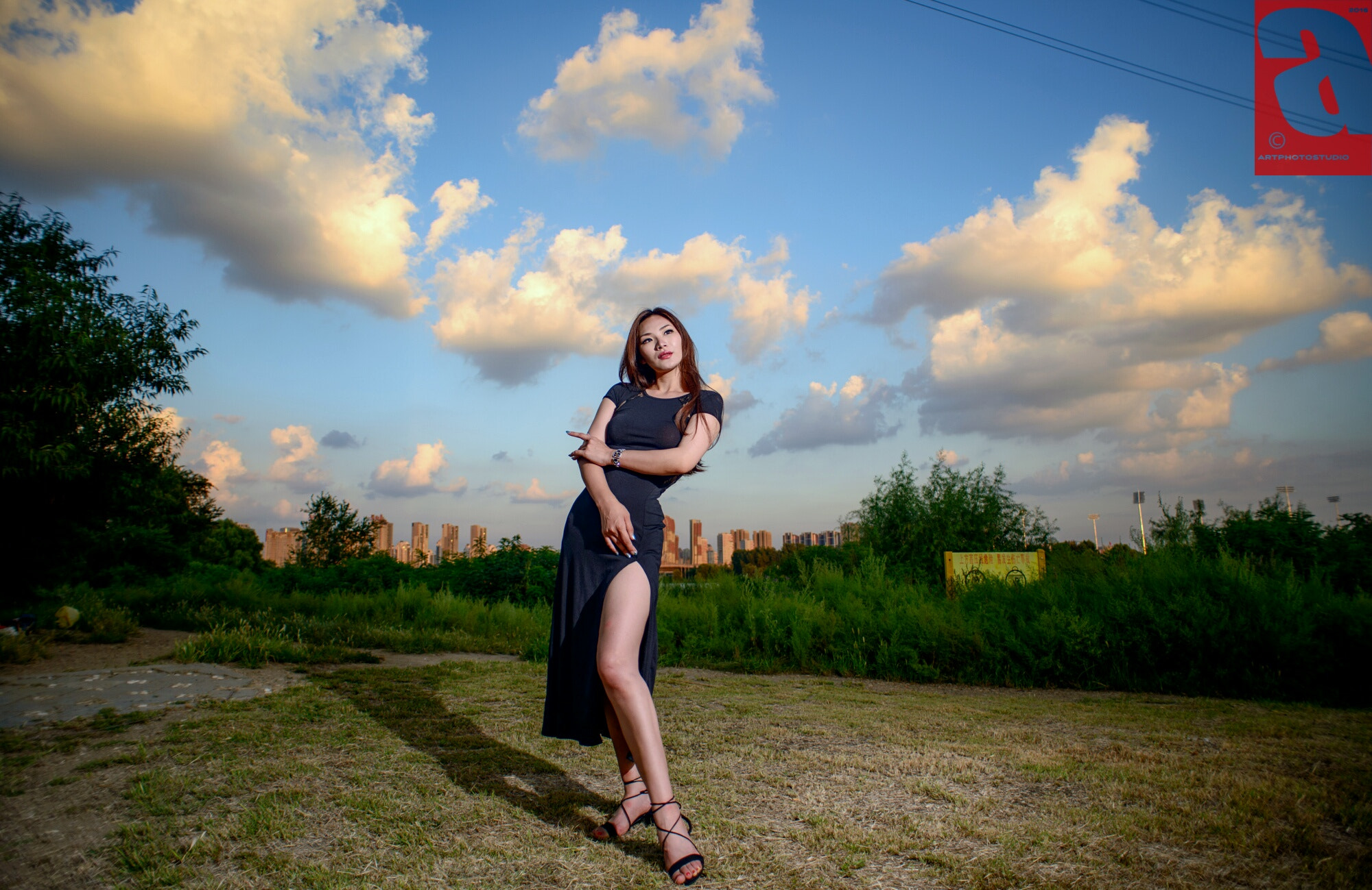 AF Nikkor 20mm f/2.8 sample photo. Girl photography