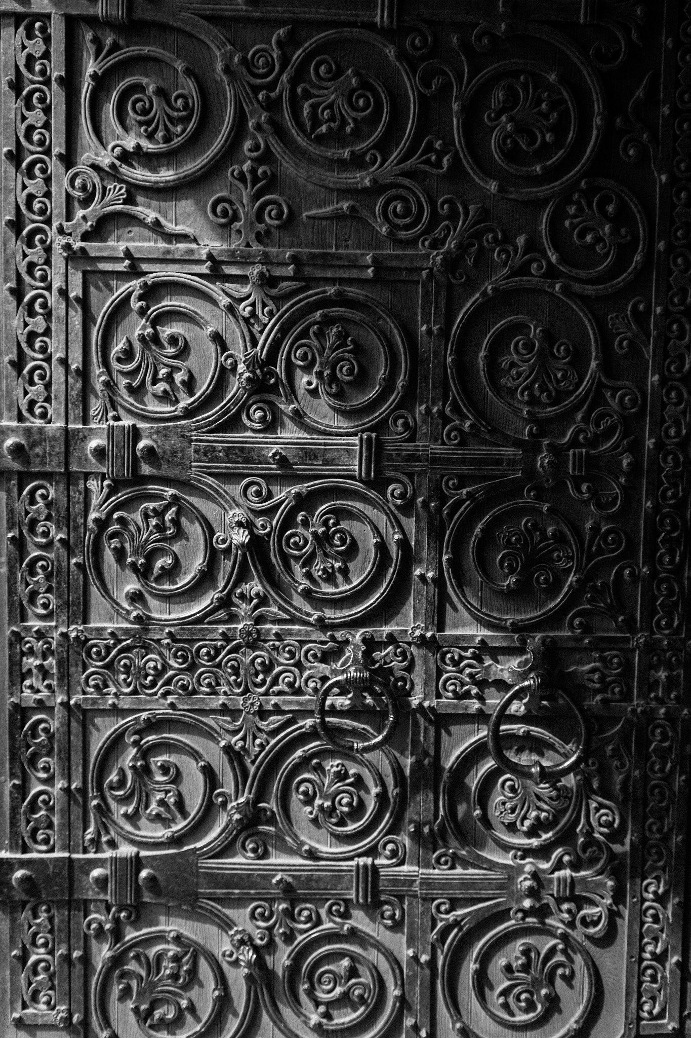 Canon EOS 100D (EOS Rebel SL1 / EOS Kiss X7) + Sigma 18-50mm F2.8-4.5 DC OS HSM sample photo. Metal work door photography