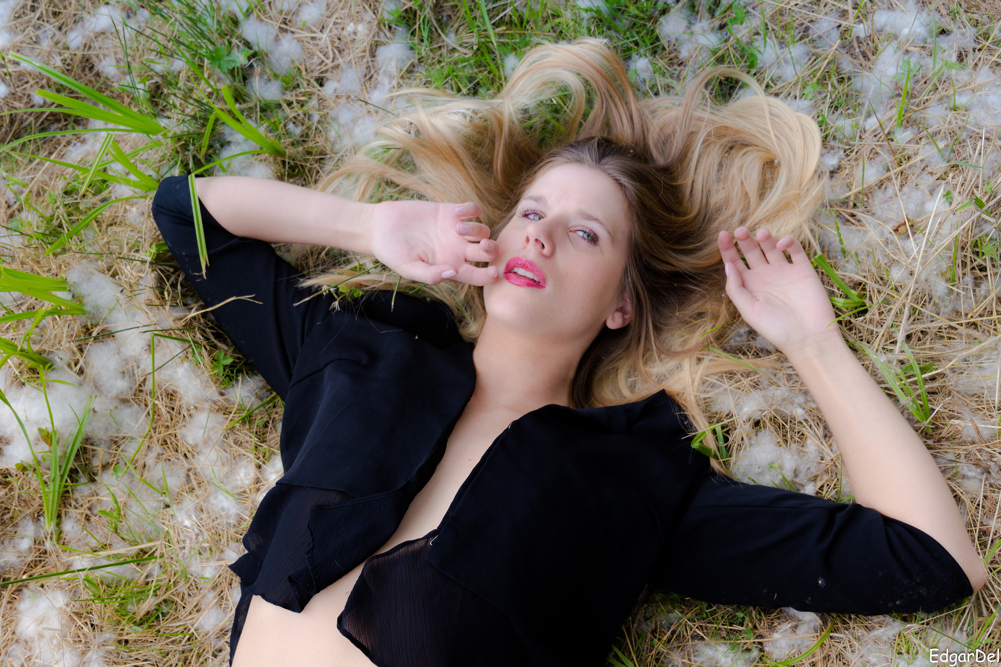 Canon EF 24-105mm F3.5-5.6 IS STM sample photo. Allongée dans l'herbe photography
