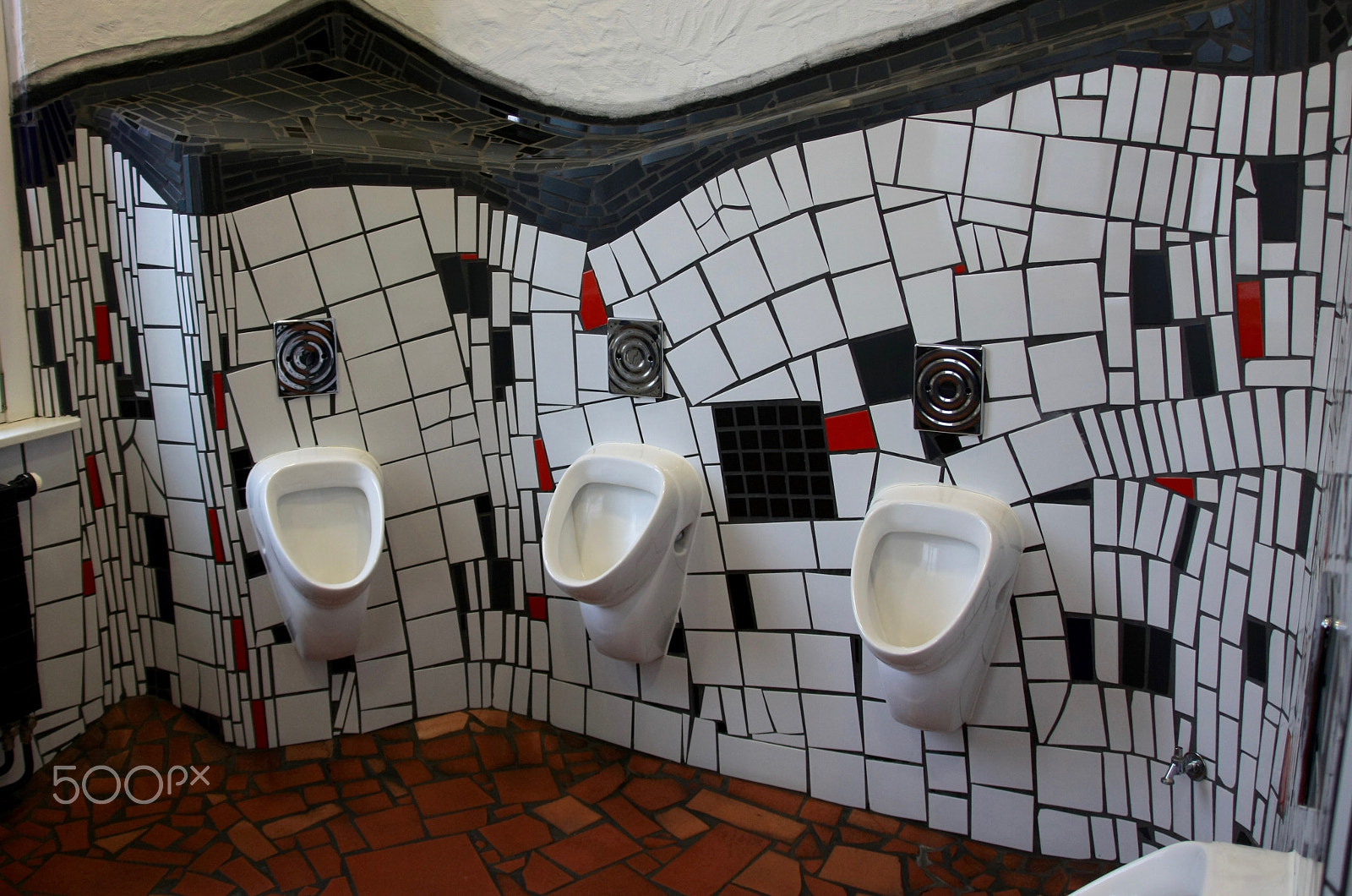 Sigma 17-70mm F2.8-4 DC Macro OS HSM sample photo. Kunst klo / artistic washroom photography