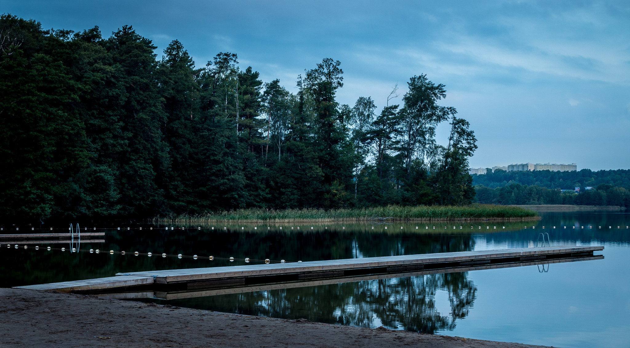 Canon EOS 70D + Canon EF 35mm F1.4L USM sample photo. Calm water in a cold morning photography