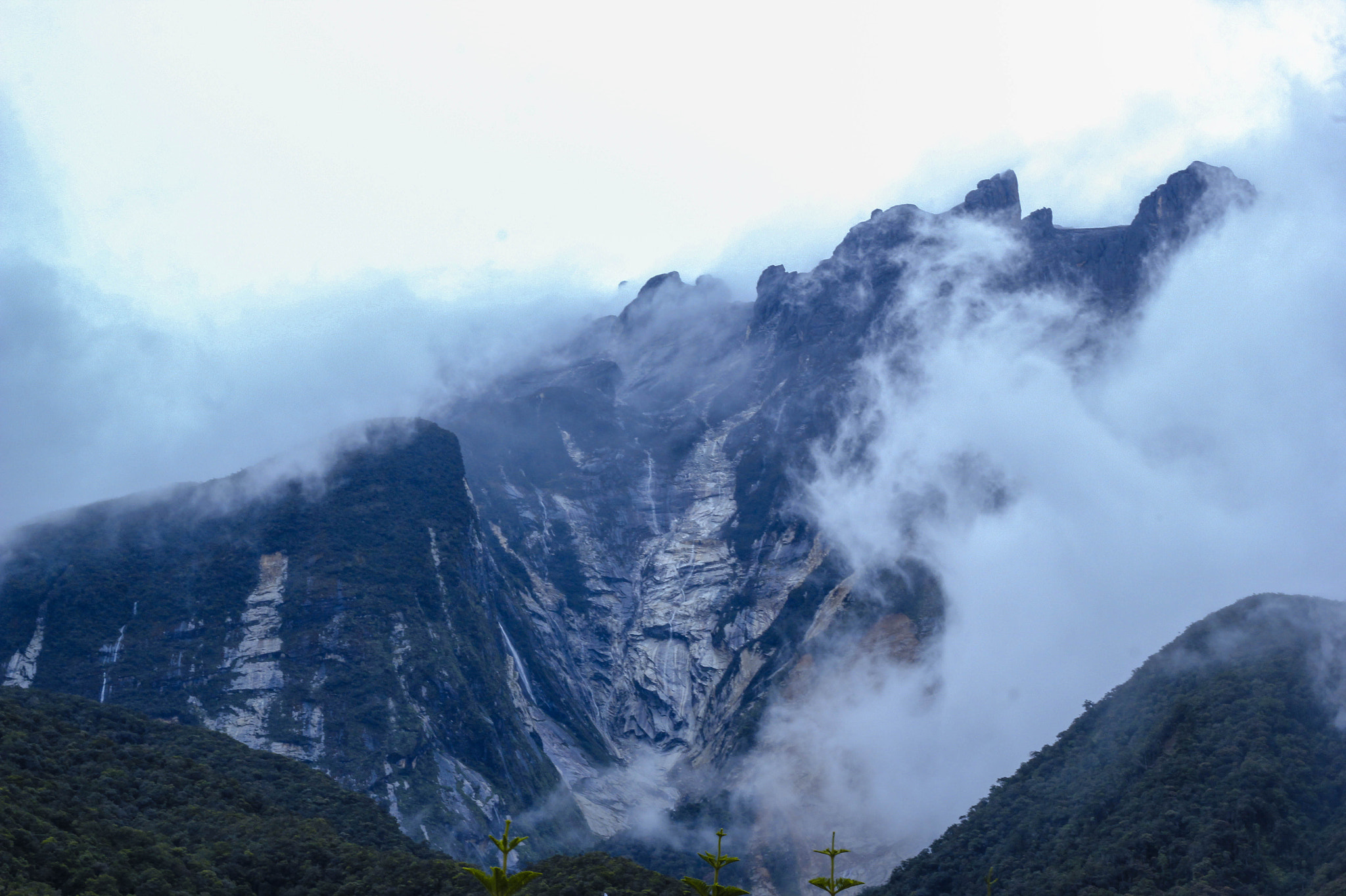 Canon EOS 550D (EOS Rebel T2i / EOS Kiss X4) sample photo. Kota kinabalu mountain photography