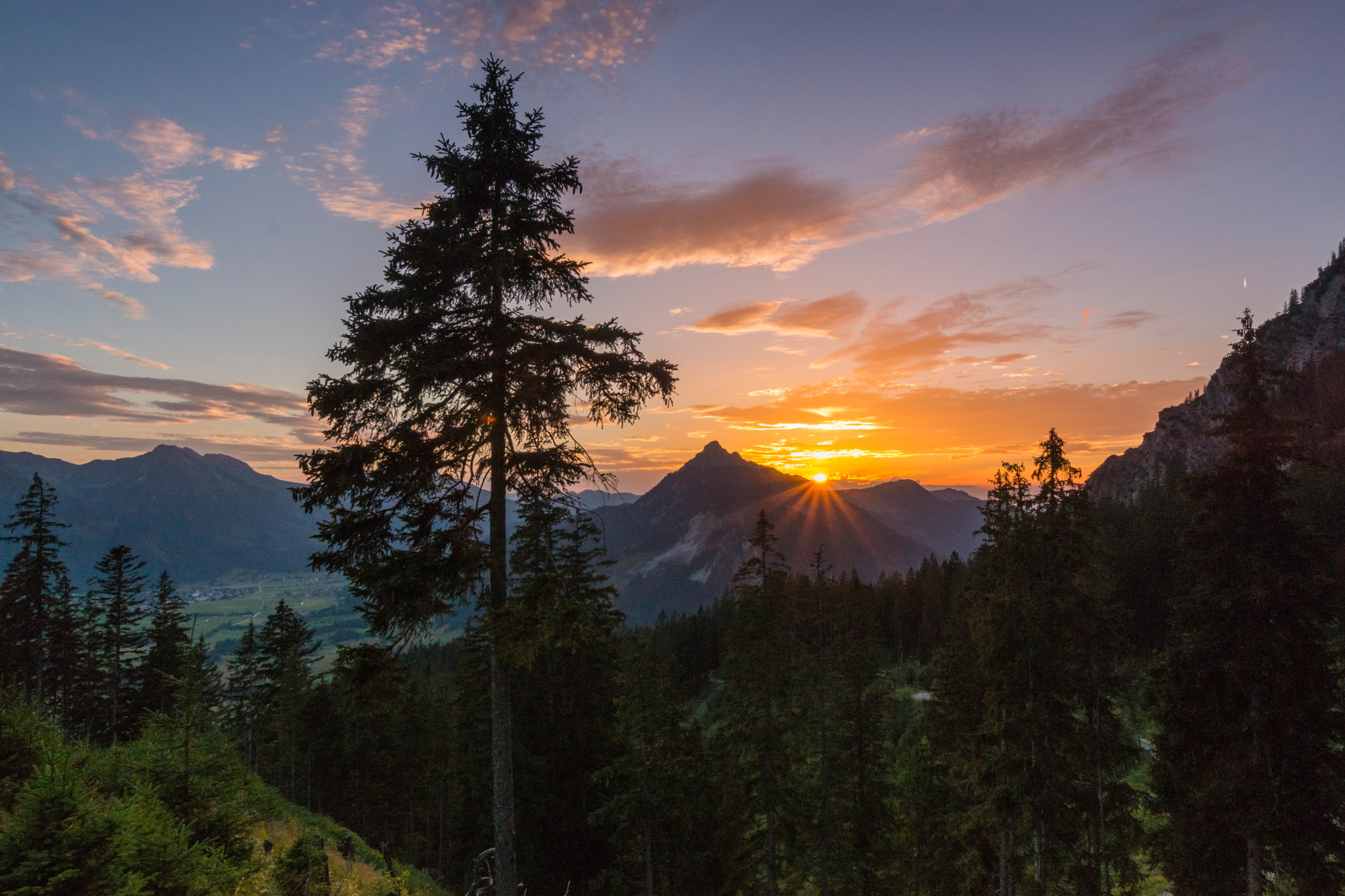 Sony SLT-A77 + Sigma 10-20mm F3.5 EX DC HSM sample photo. Sunset in the mountains photography