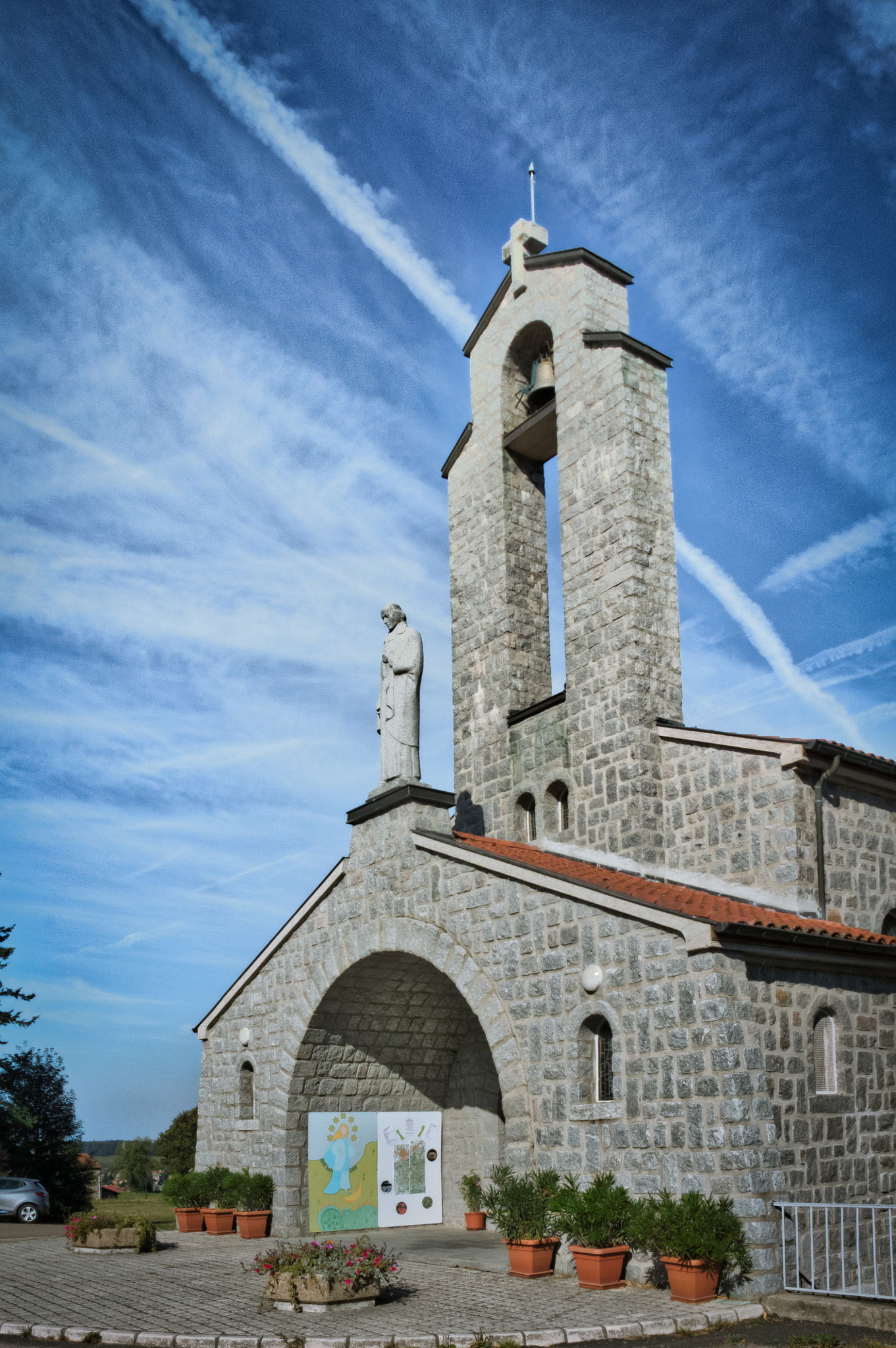 Canon EOS 500D (EOS Rebel T1i / EOS Kiss X3) + Sigma 18-200mm f/3.5-6.3 DC OS sample photo. Chapel "marcellin champagnat" photography