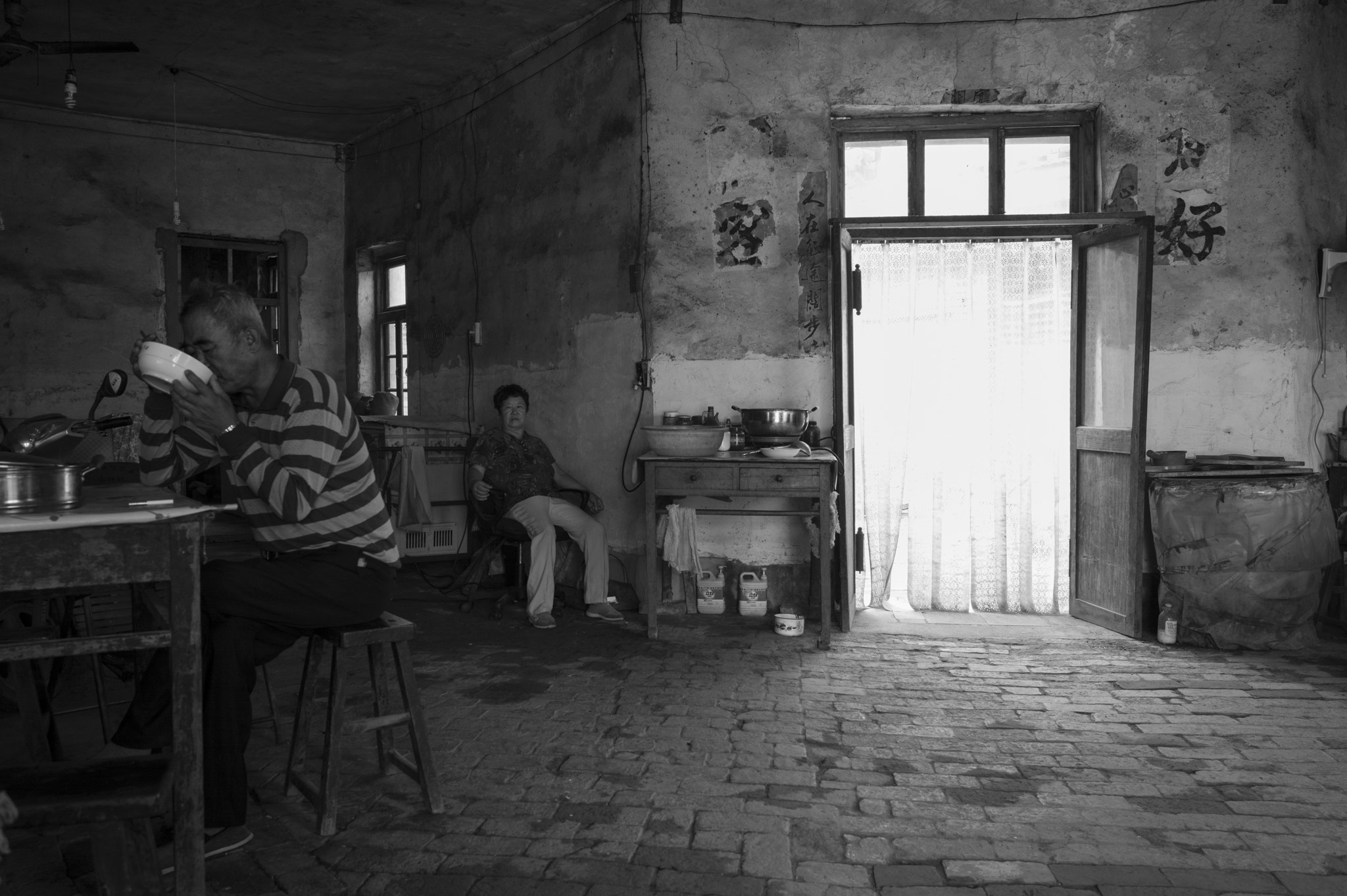 Leica Summicron-M 28mm F2 ASPH sample photo. Old couple photography