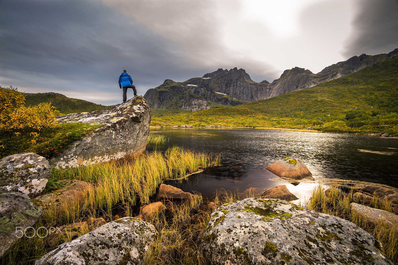 Sony a7 + Voigtlander SUPER WIDE-HELIAR 15mm F4.5 III sample photo. Mountainscape in lofoten photography