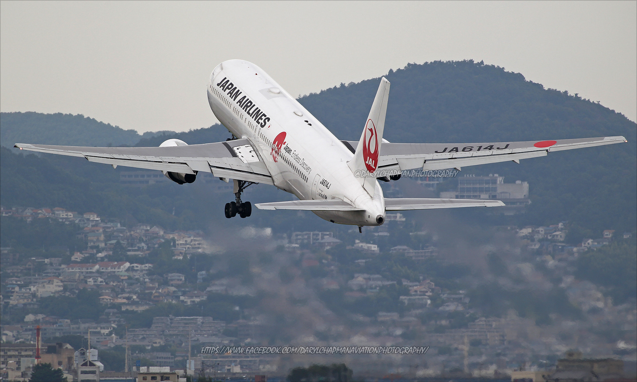 Canon EF 70-200mm F2.8L IS II USM sample photo. Boeing, 767-346er, ja614j, jal, osaka itami, japan photography